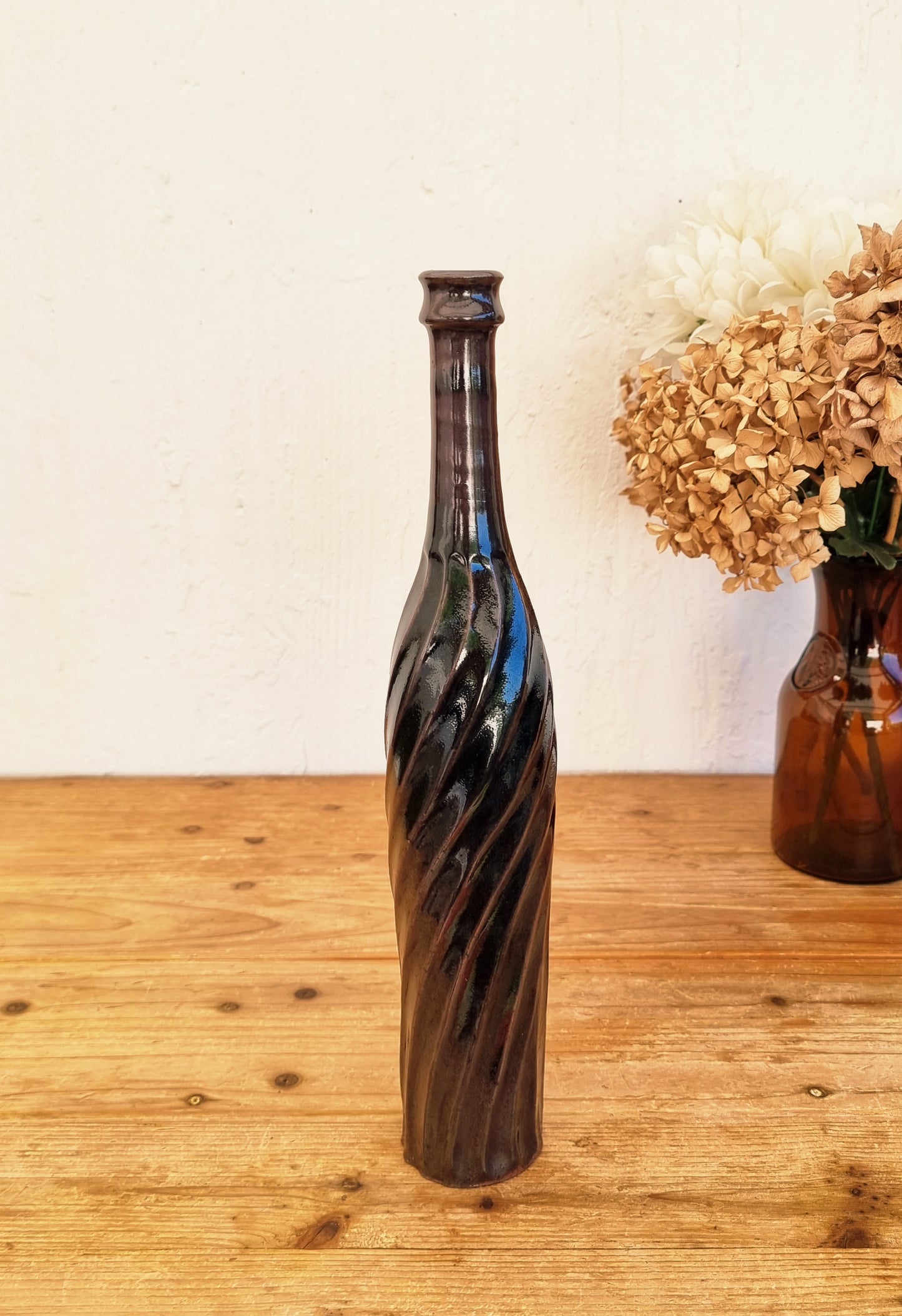 Bouteille vase Les Cyclades Anduze en grès émaillé brun avec décor torsadé