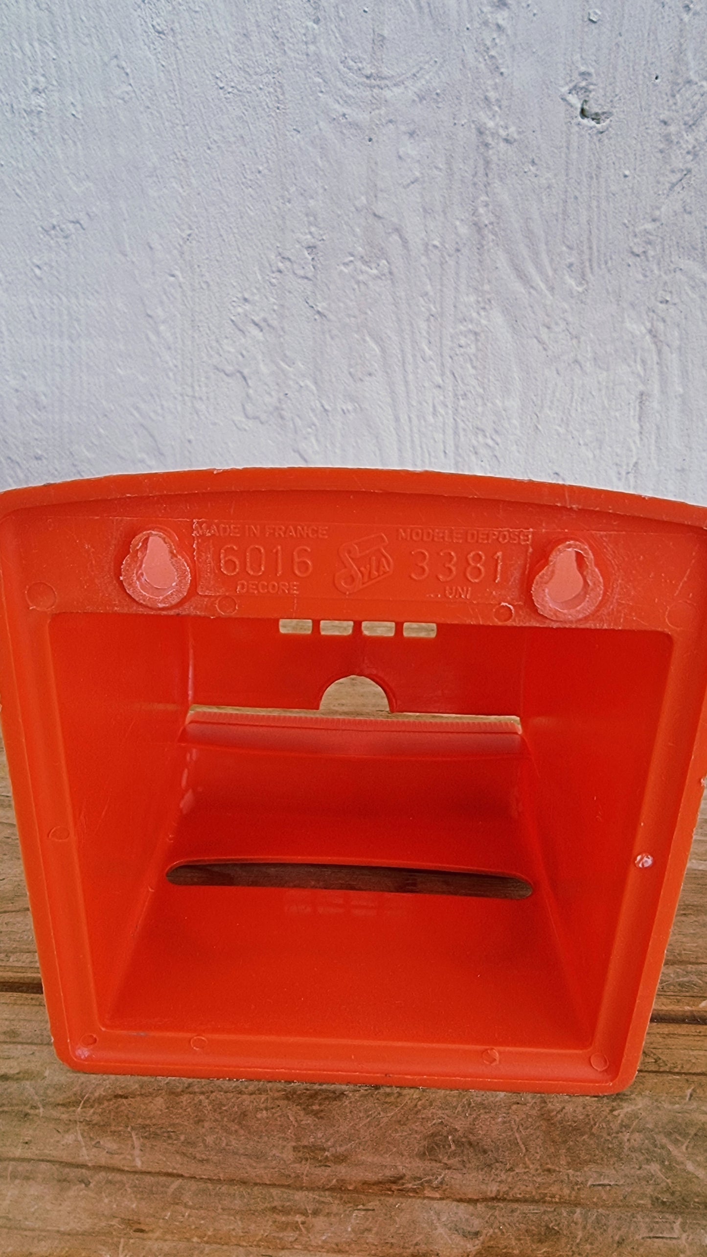 Distributeur papier toilette orange Syla vintage plastique les kitscheries brocante en ligne
