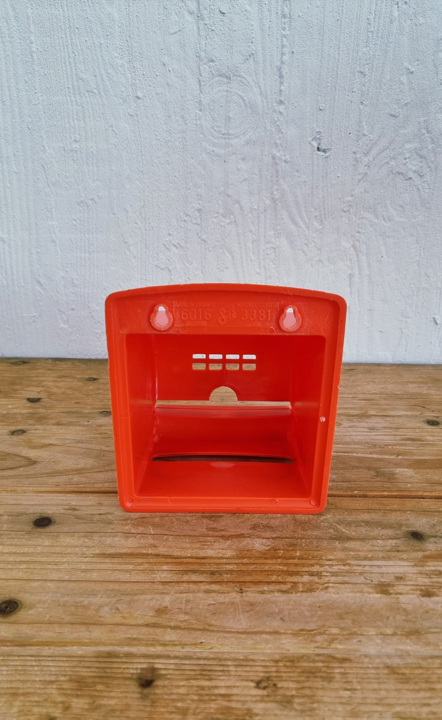 Distributeur papier toilette orange Syla vintage plastique les kitscheries brocante en ligne