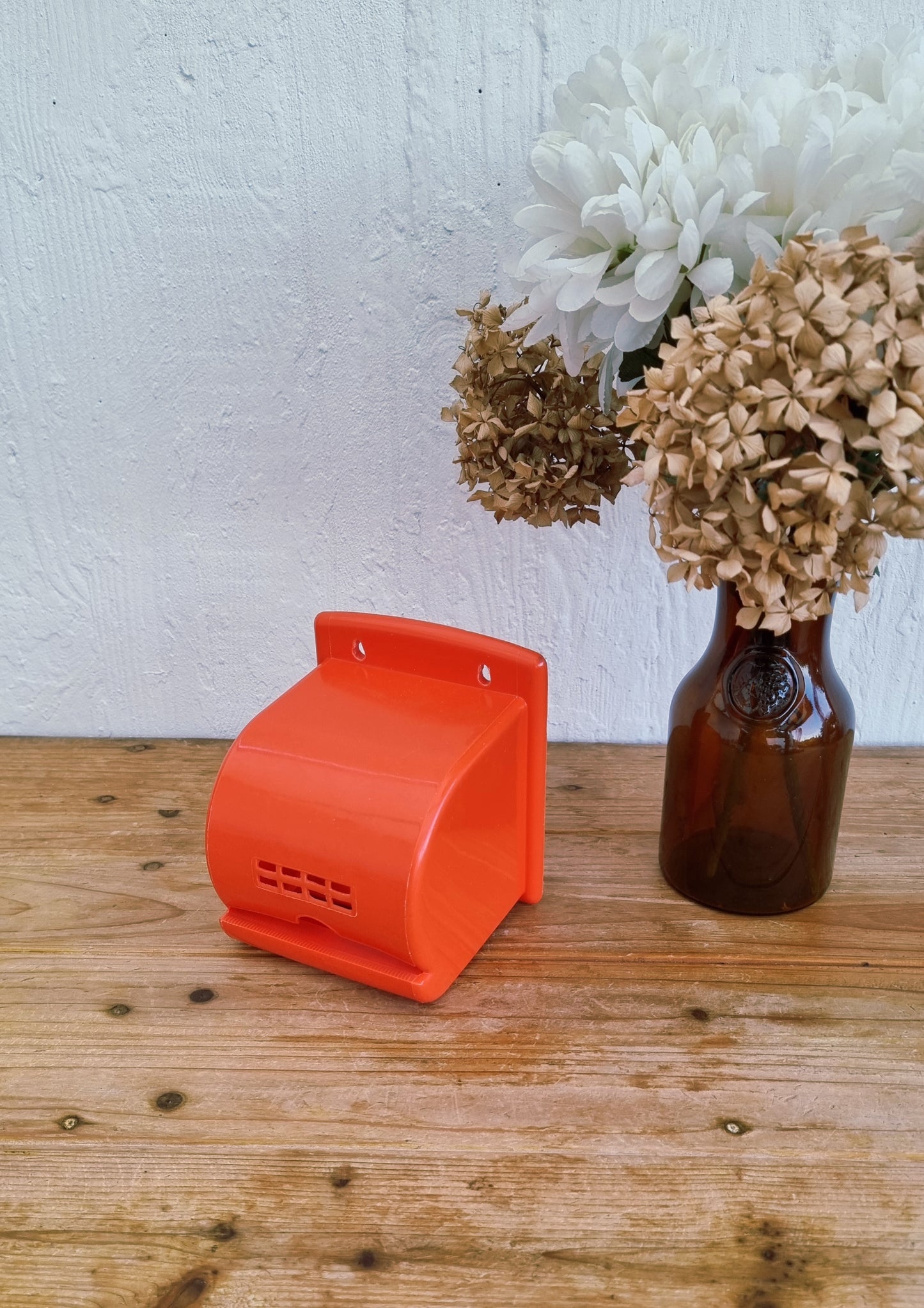 Distributeur papier toilette orange Syla vintage plastique les kitscheries brocante en ligne