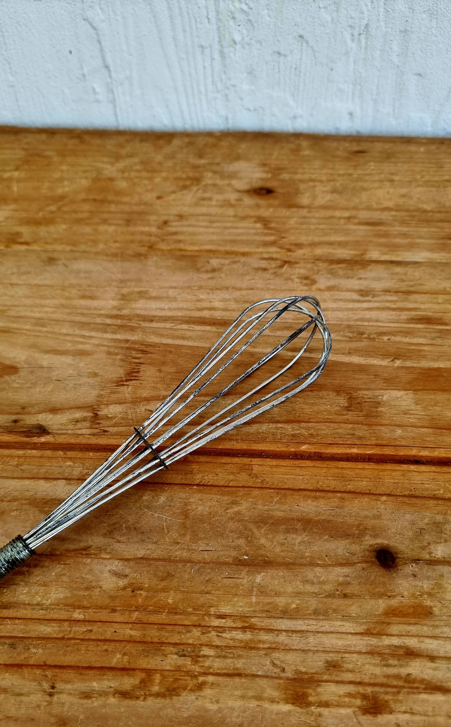 Fouet de cuisine vintage métal les kitscheries brocante en ligne