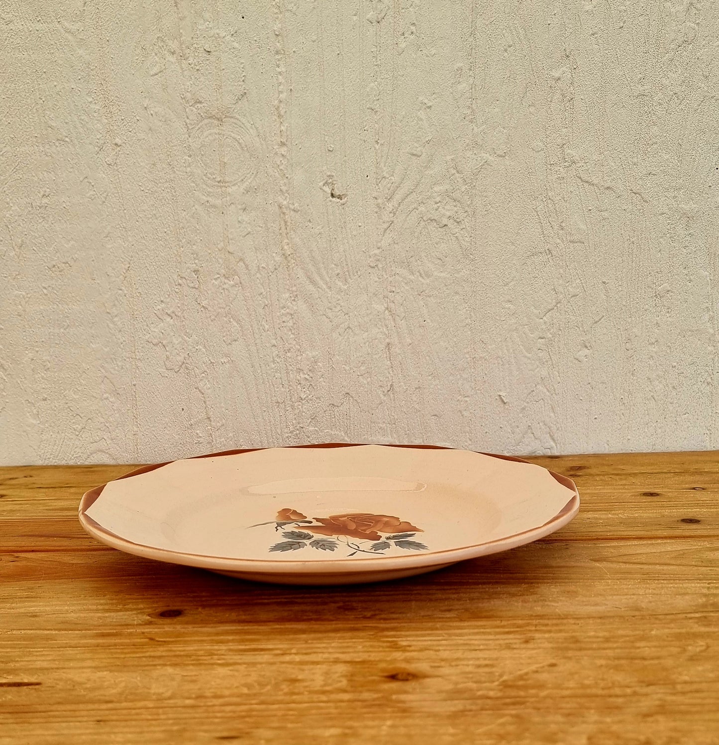 Grande assiette de service Digoin Sarreguemines 9181 rose poudré fleurs les kitscheries brocante en ligne céramique