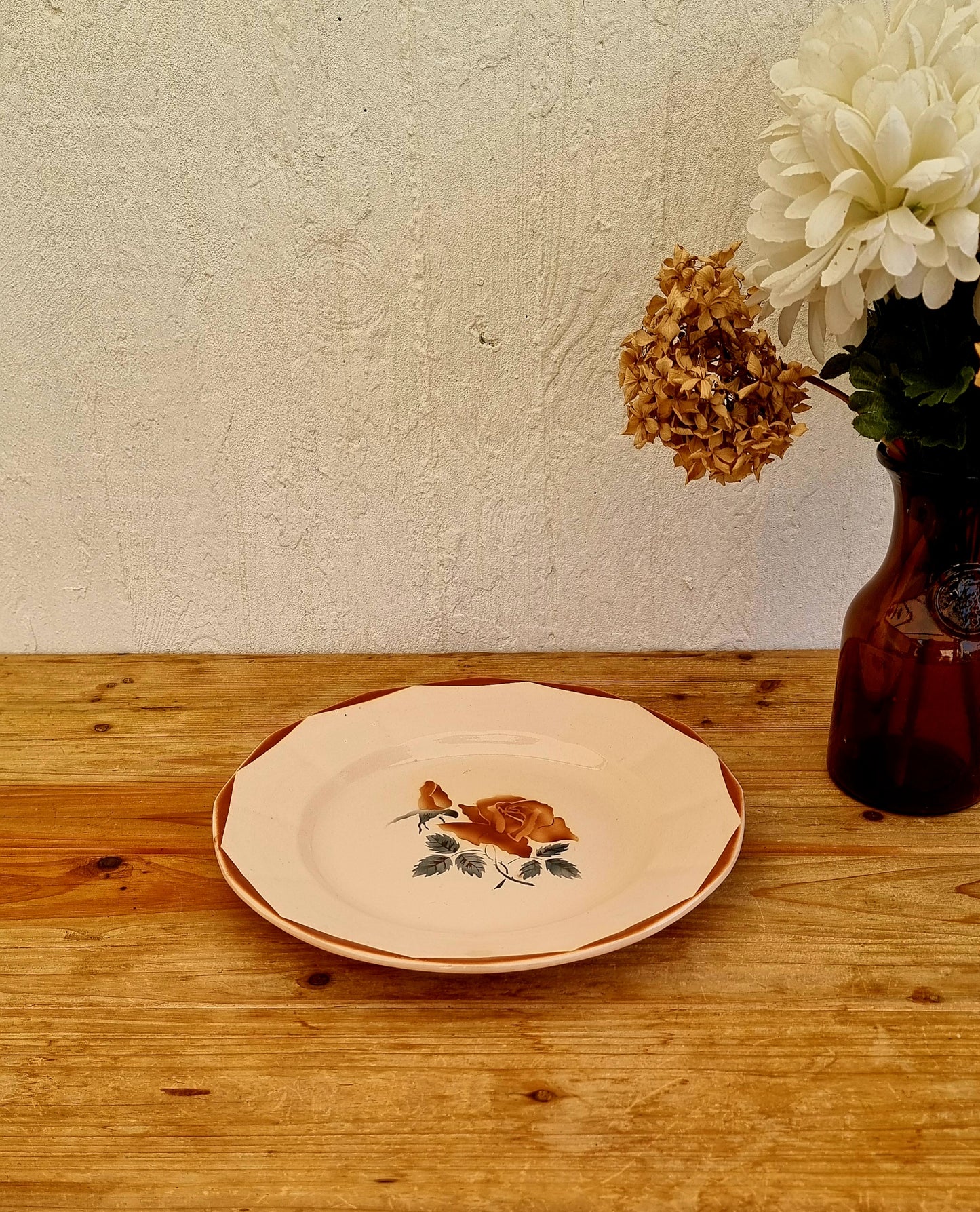 Grande assiette de service Digoin Sarreguemines 9181 rose poudré fleurs les kitscheries brocante en ligne céramique