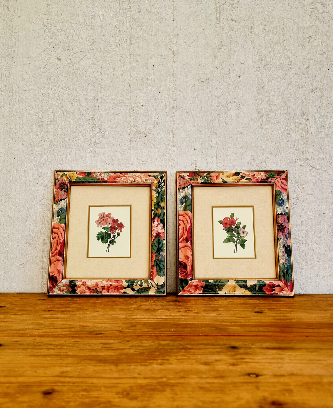 Paire de tableaux botaniques vintage avec cadres en bois fleuris
