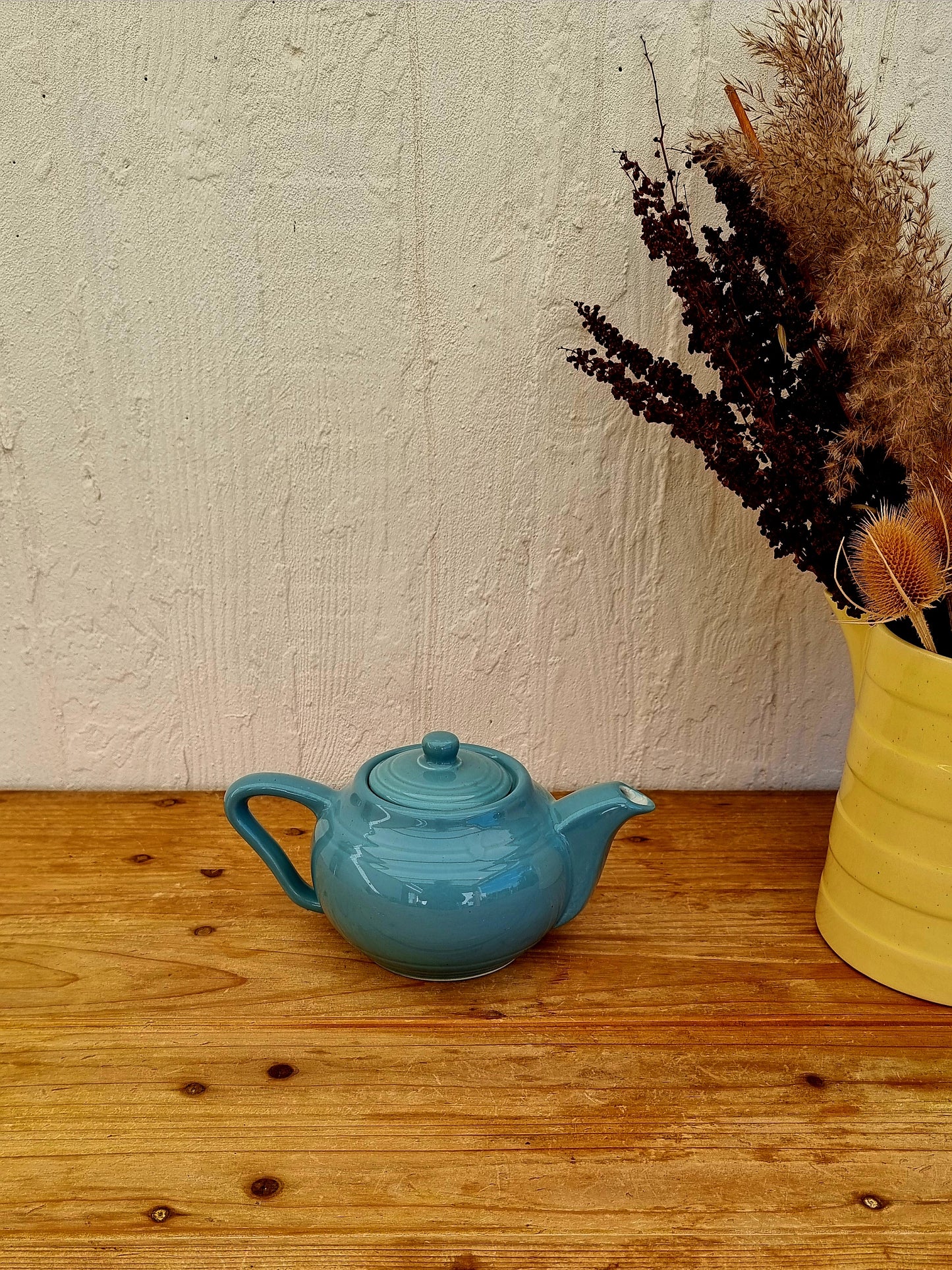 Théière en céramique bleue 60's les kitscheries brocante en ligne