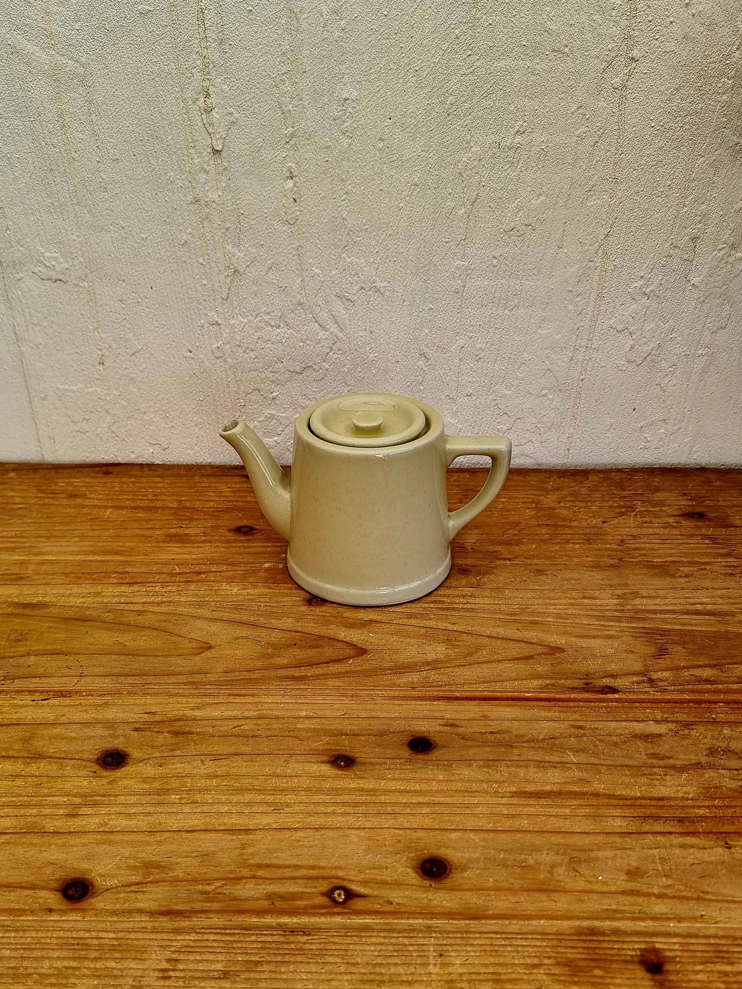 Théière jaune pastel vintage céramique les kitscheries brocante en ligne