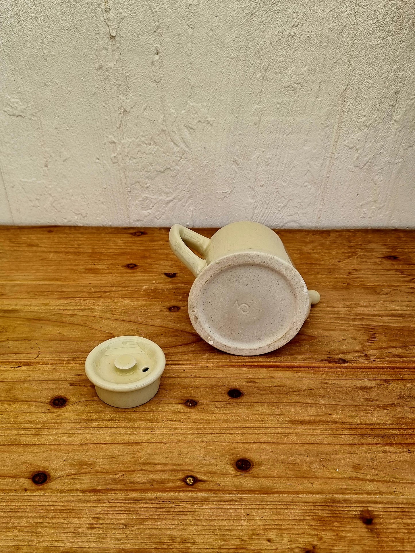 Théière jaune pastel vintage céramique les kitscheries brocante en ligne