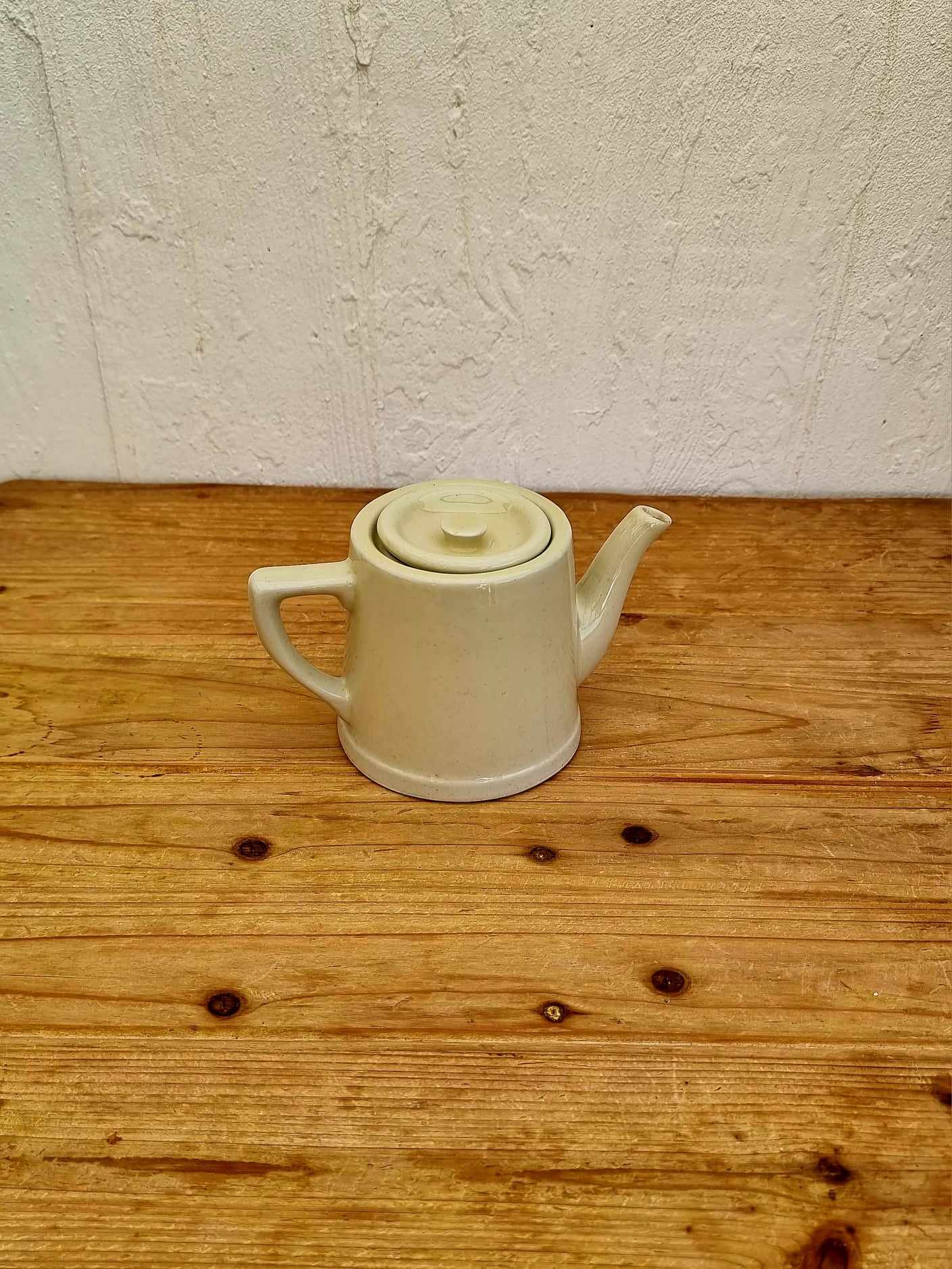 Théière jaune pastel vintage céramique les kitscheries brocante en ligne