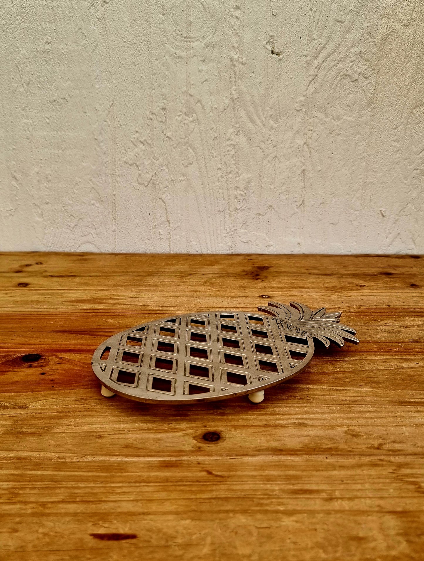 Dessous de plat ananas vintage métal élégance hong kong les kitscheries brocante en ligne