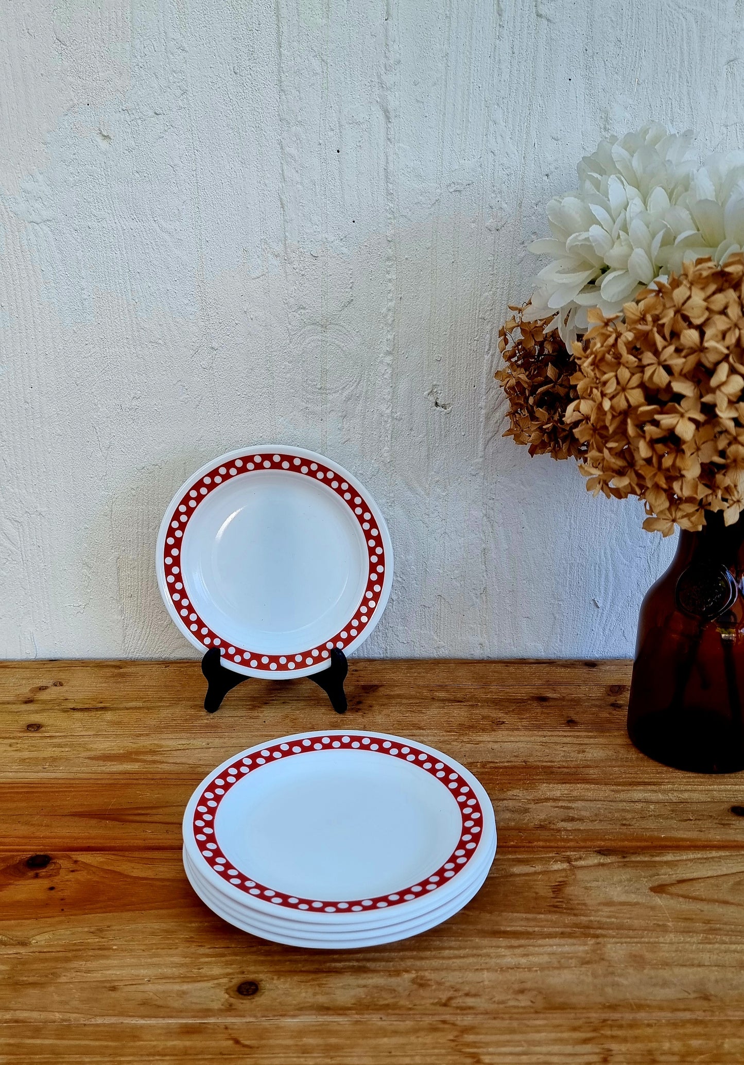 Lot de 5 assiettes à desserts Arcopal modèle Polka pois blancs liseré rouge les kitscheries brocante en ligne
