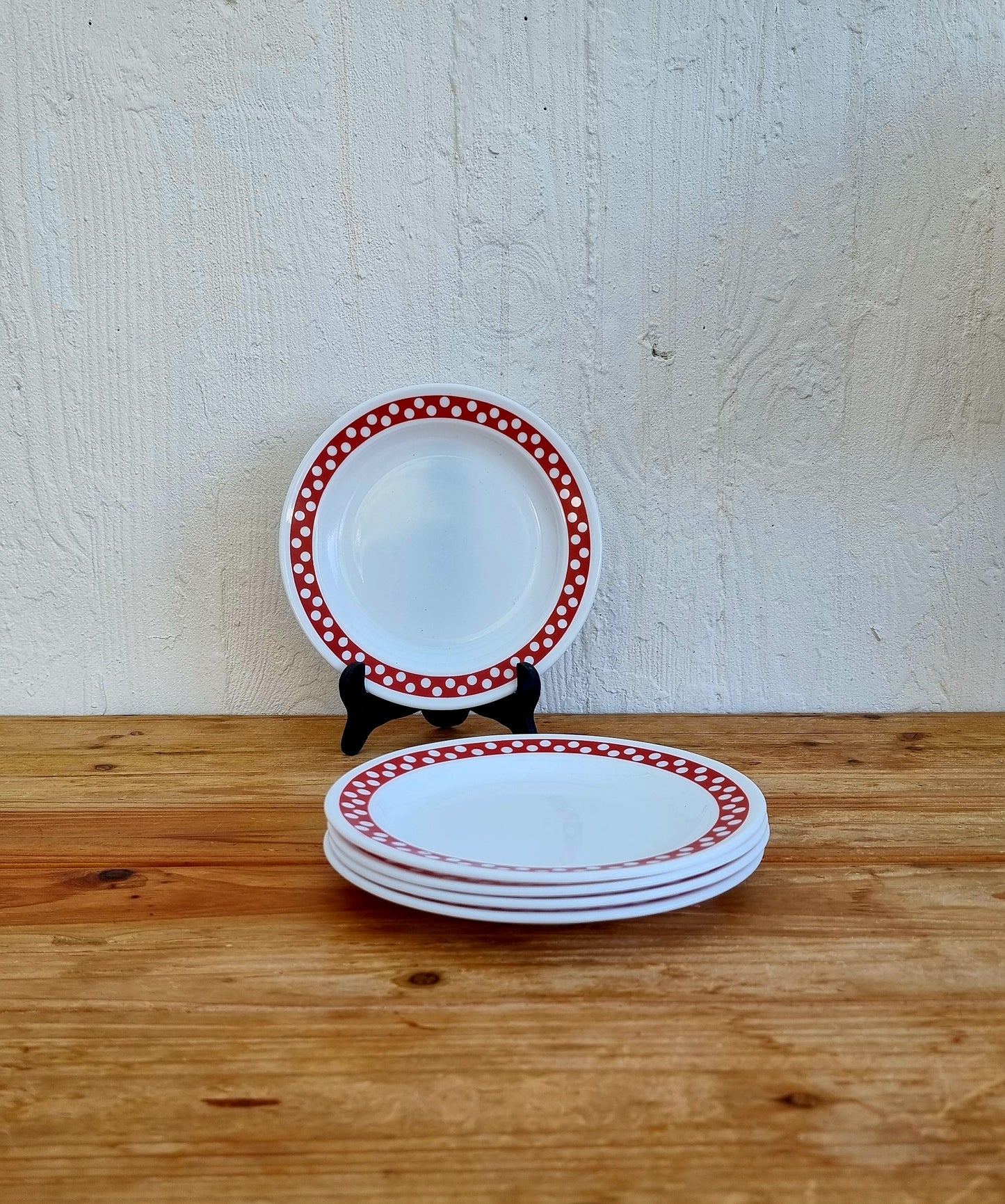 Lot de 5 assiettes à desserts Arcopal modèle Polka pois blancs liseré rouge les kitscheries brocante en ligne