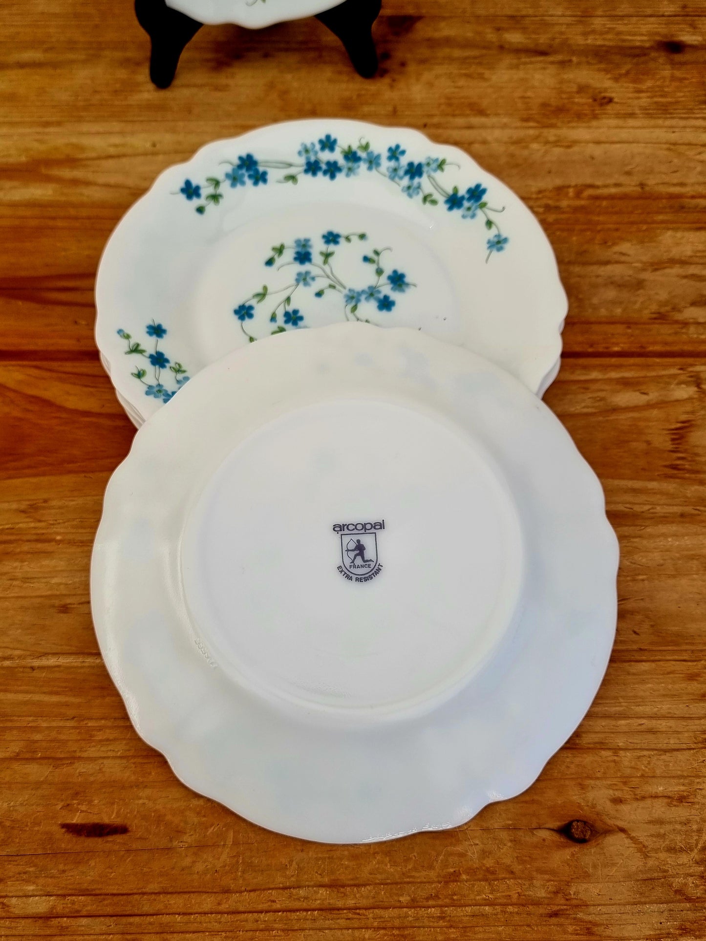 6 assiettes à desserts Arcopal modèle Myosotis fleurs bleues les kitscheries brocante en ligne
