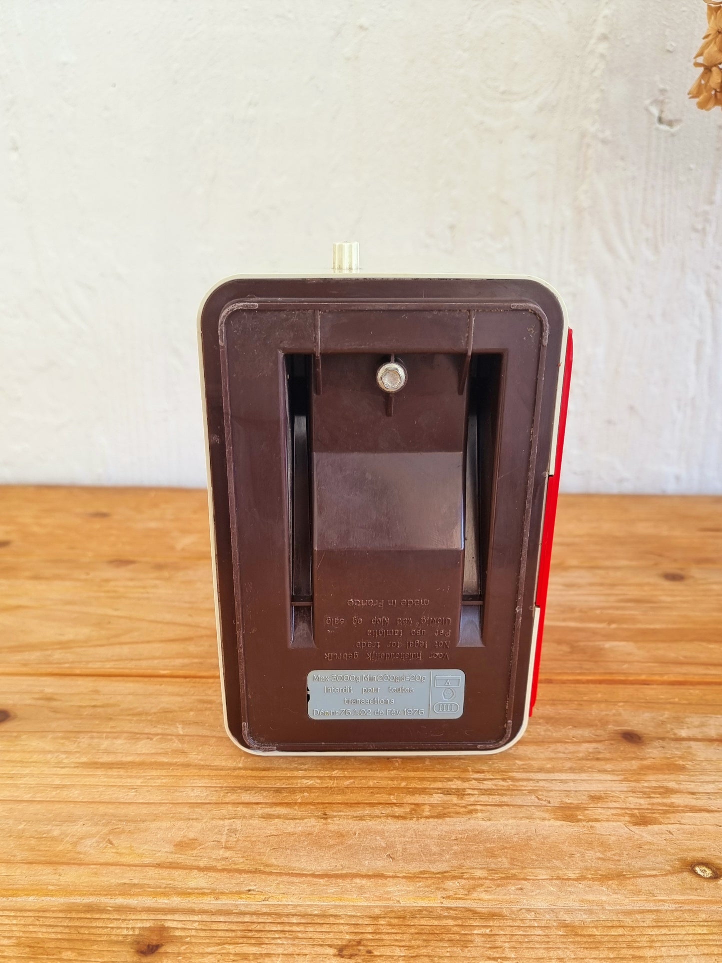 Balance Testut 3kg vintage rouge les kitscheries brocante en ligne