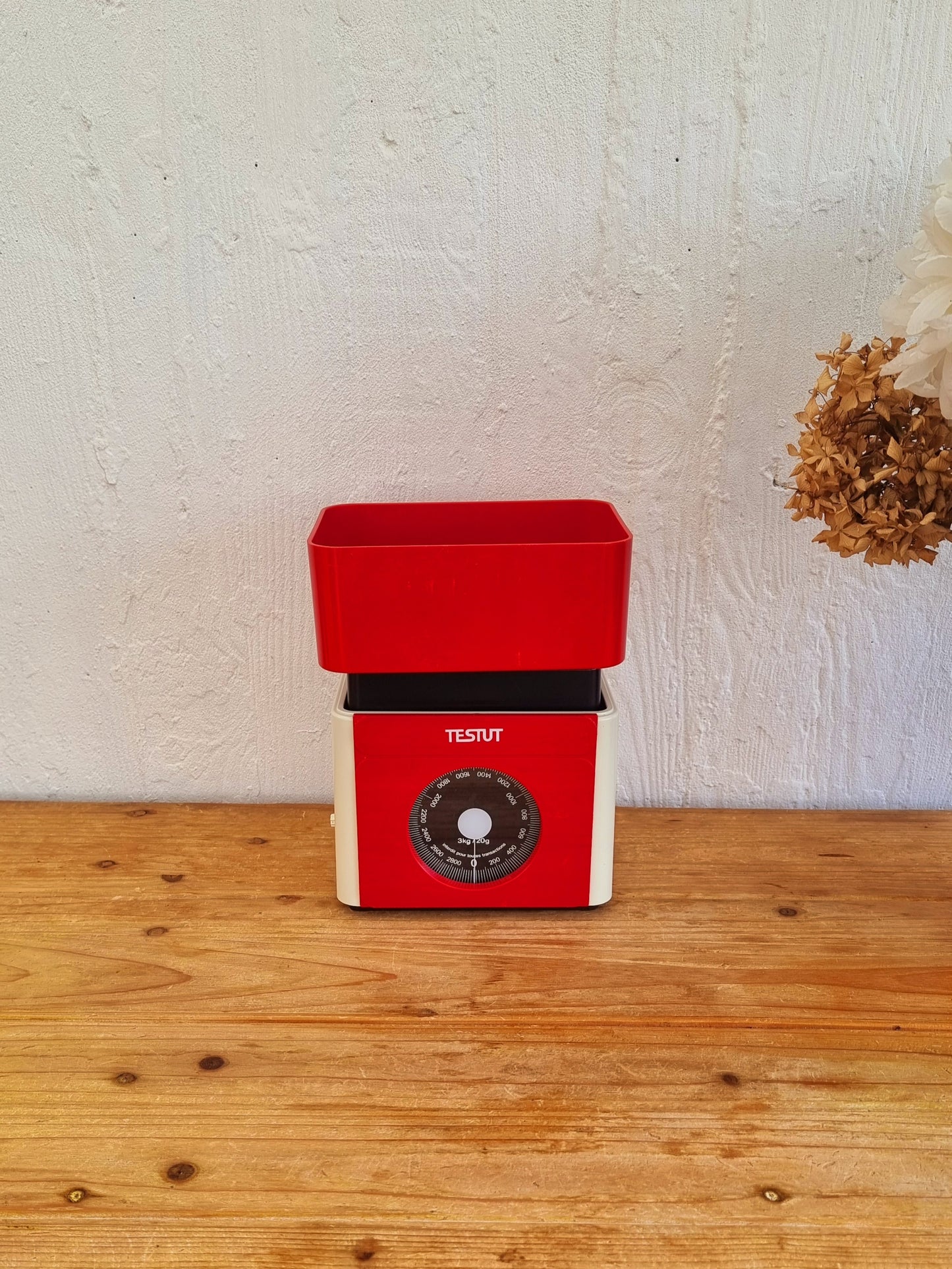 Balance Testut 3kg vintage rouge les kitscheries brocante en ligne