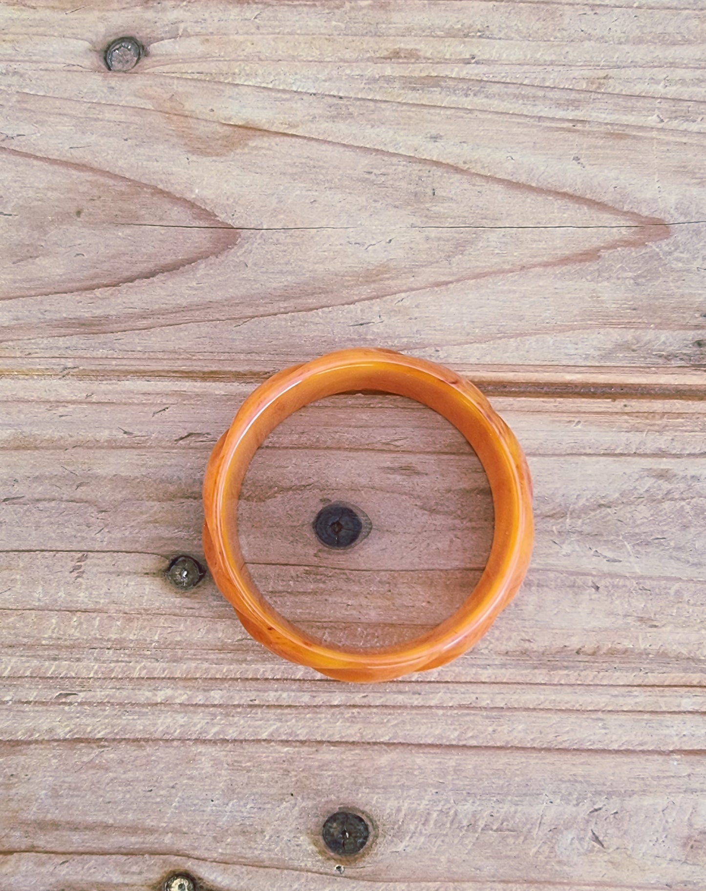 Bracelet orange marbré rétro les kitscheries brocante en ligne années 70