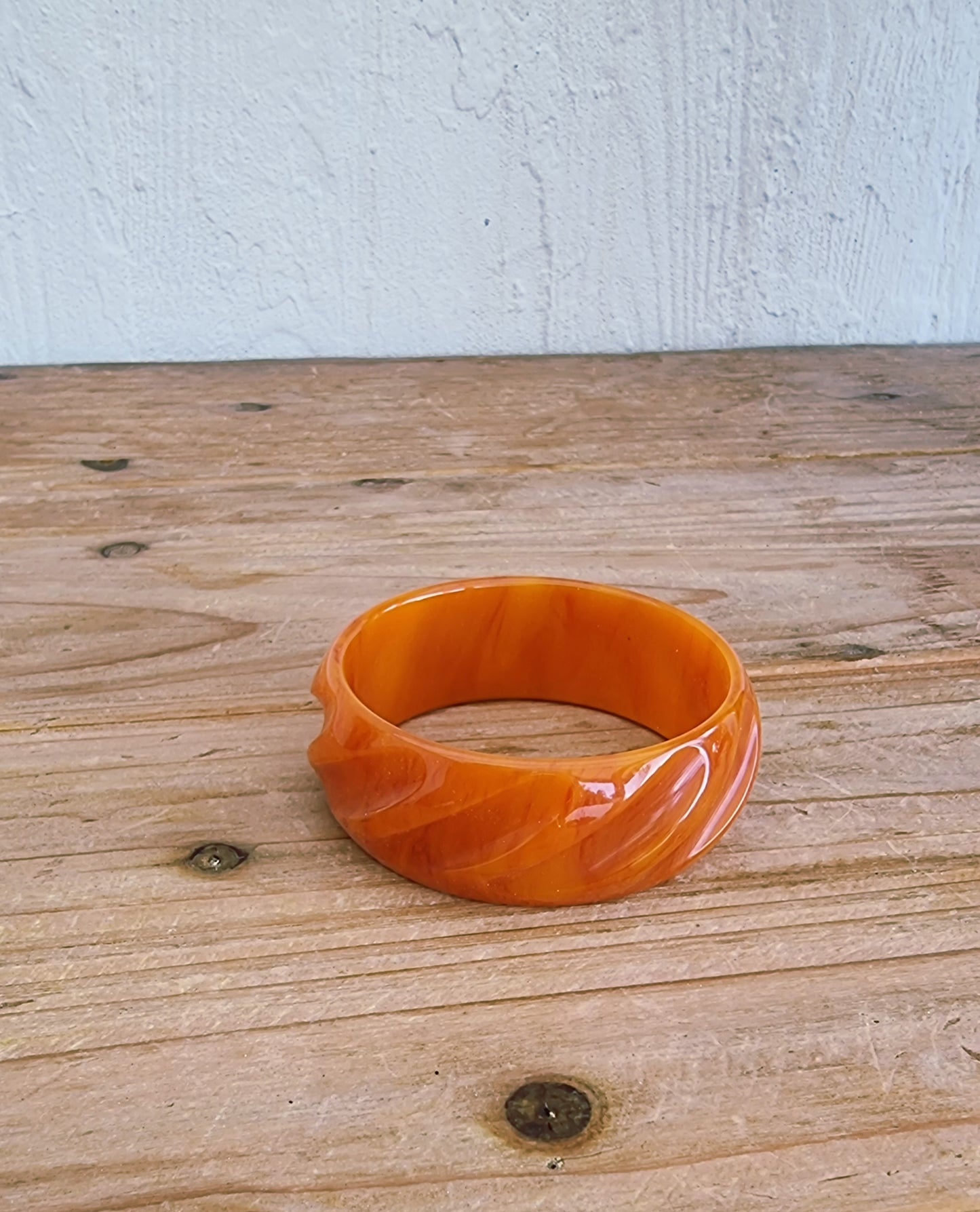 Bracelet orange marbré rétro les kitscheries brocante en ligne années 70