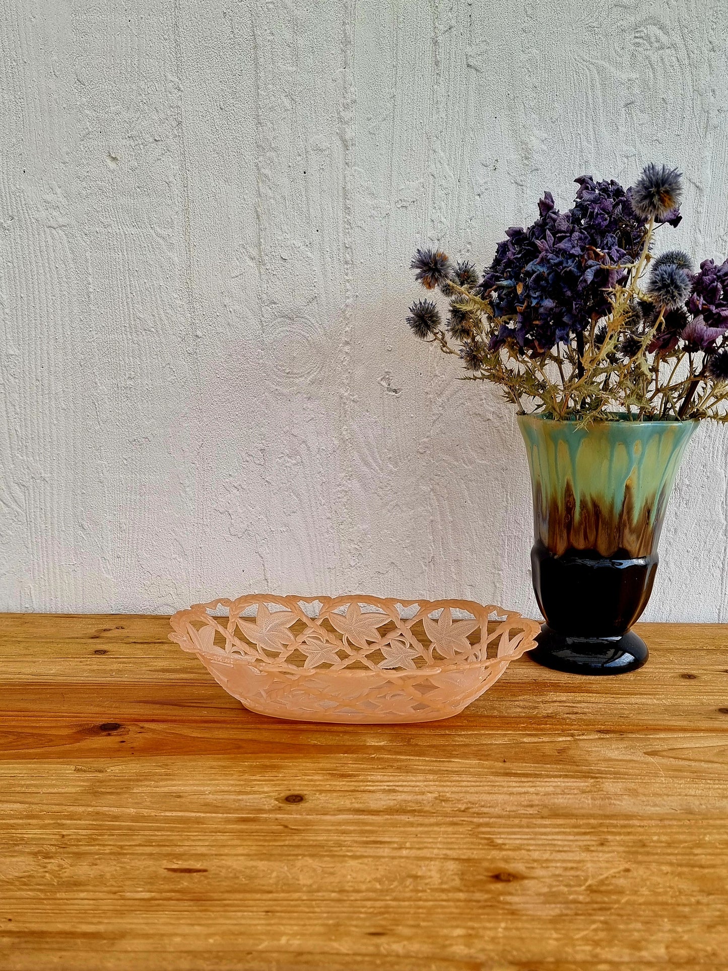 Corbeille à fruits ou à pain en plastique rose vintage les kitscheries brocante en ligne