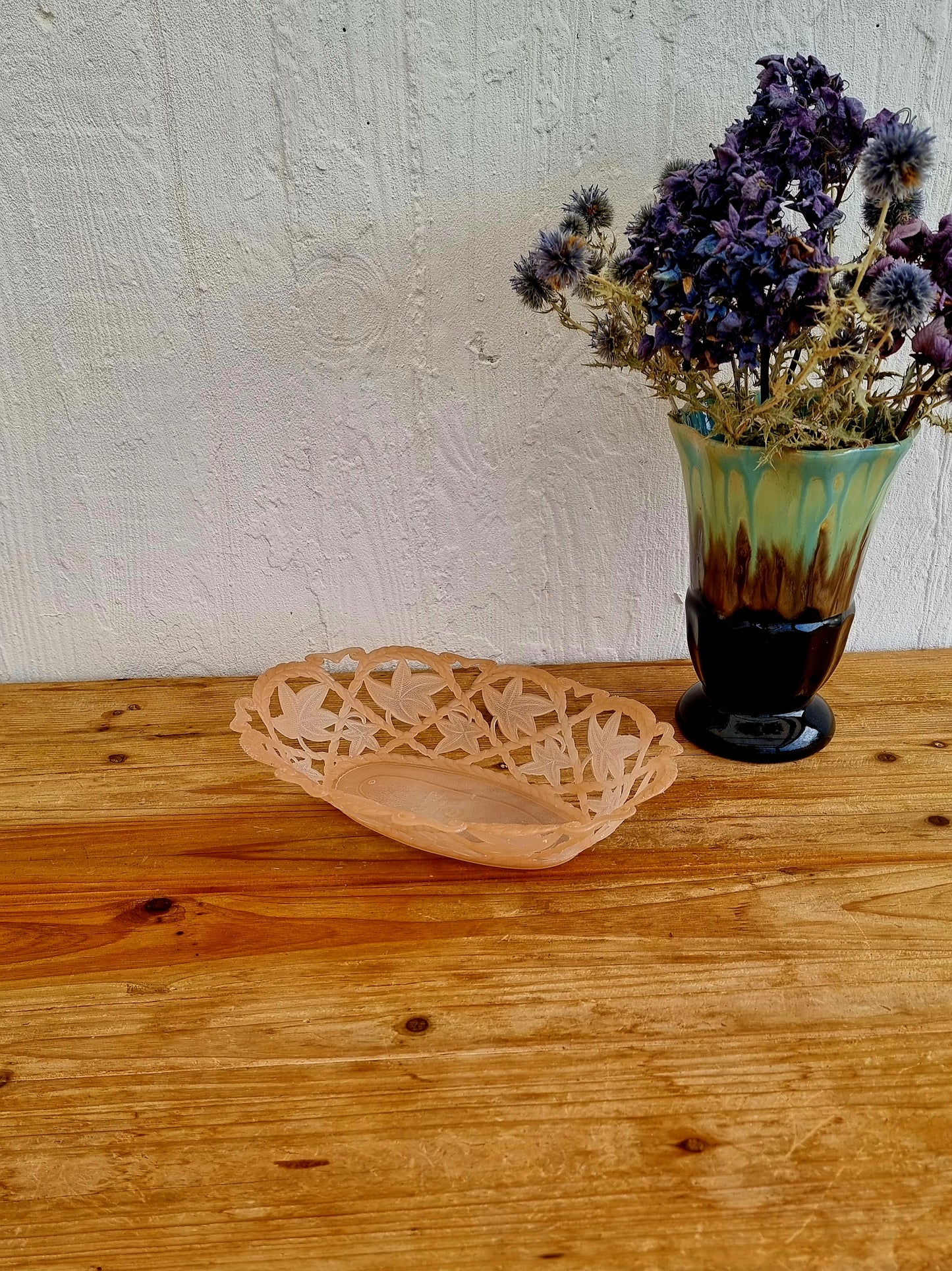 Corbeille à fruits ou à pain en plastique rose vintage les kitscheries brocante en ligne