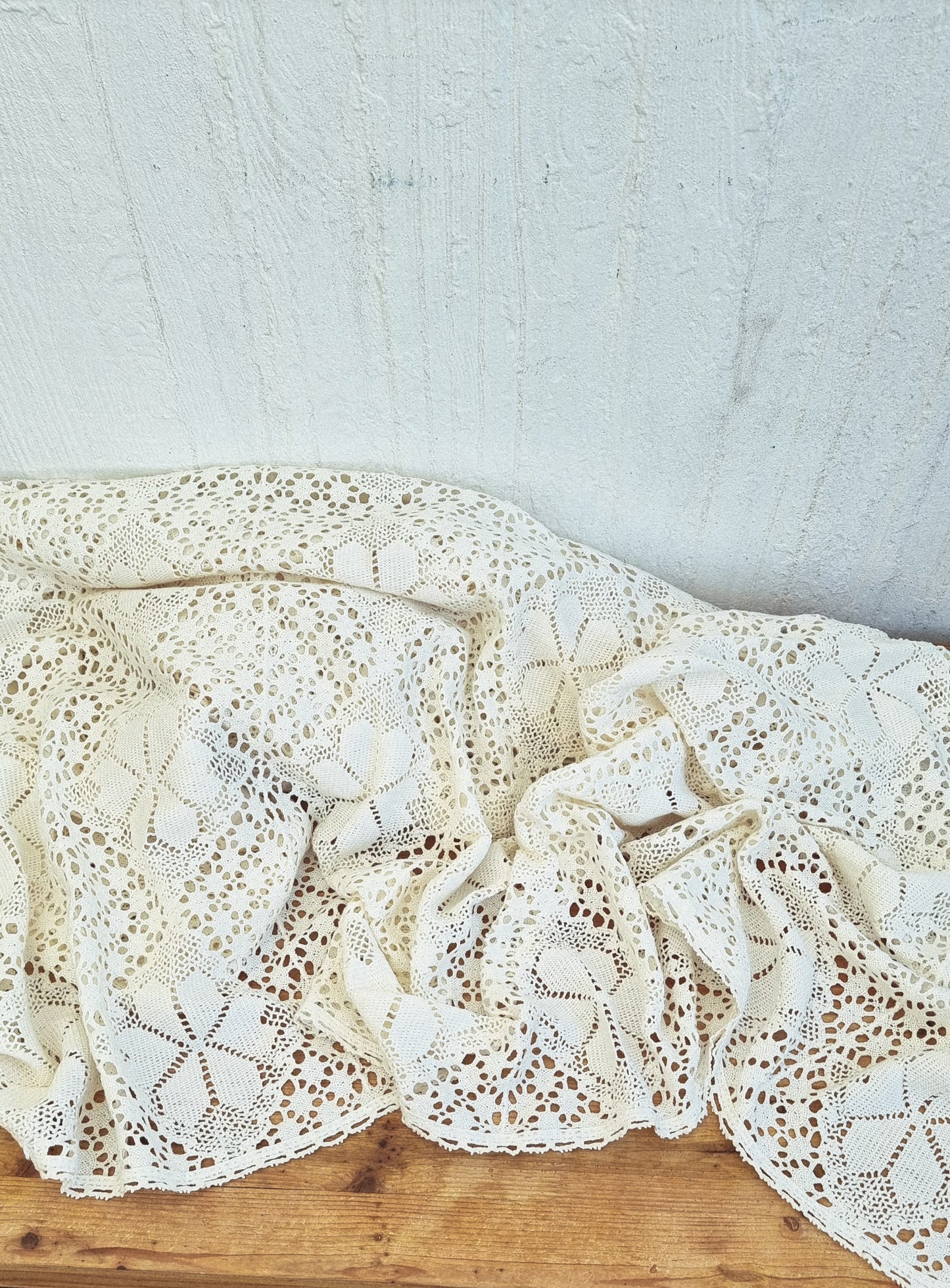 Couvre lit ancien en dentelle du Velay écru grand format 246 x 204 cm