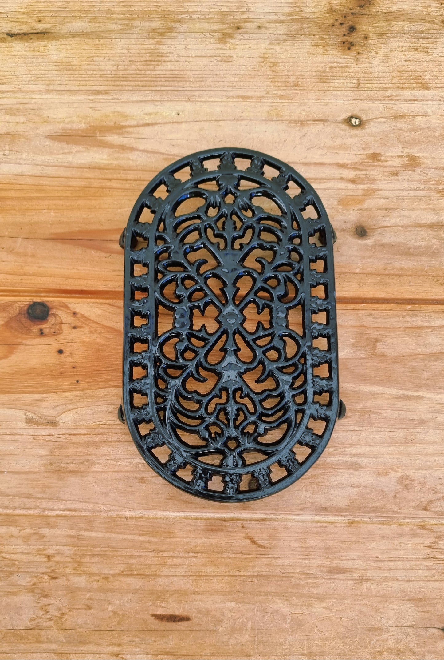 Dessous de plat ovale en fonte noir les kitscheries brocante en ligne