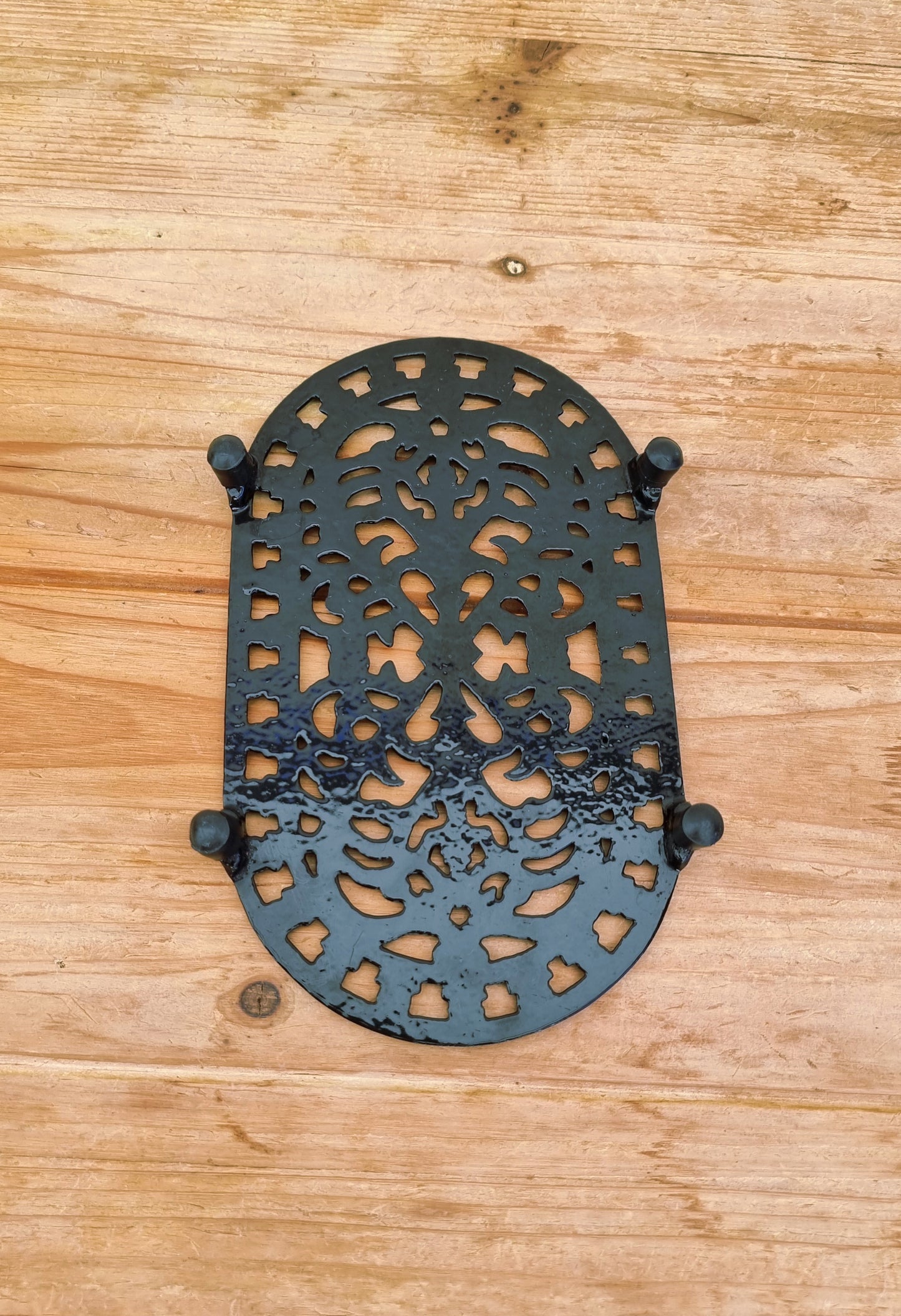 Dessous de plat ovale en fonte noir les kitscheries brocante en ligne