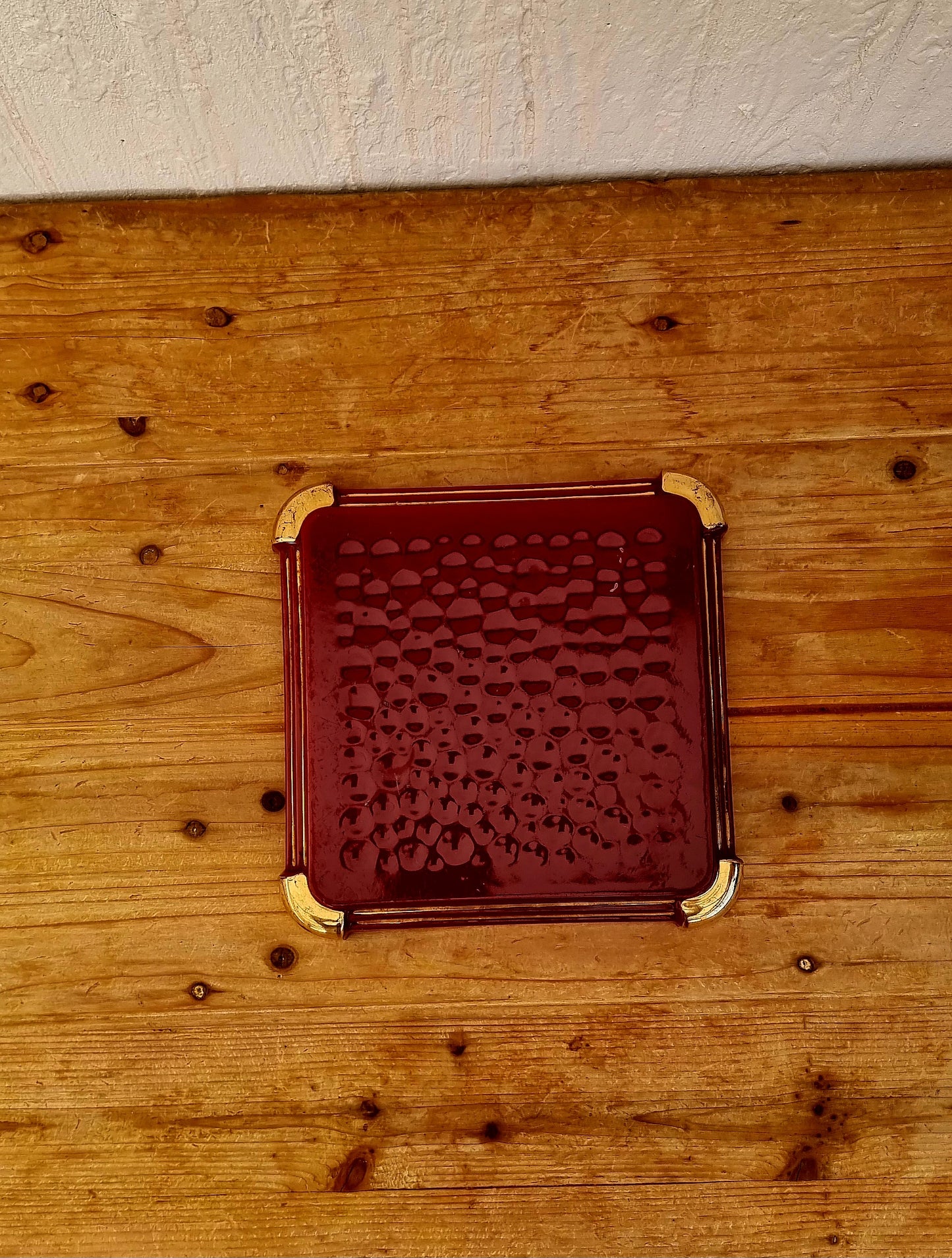 Dessous de plat en céramique rouge vintage les kitscheries brocante en ligne