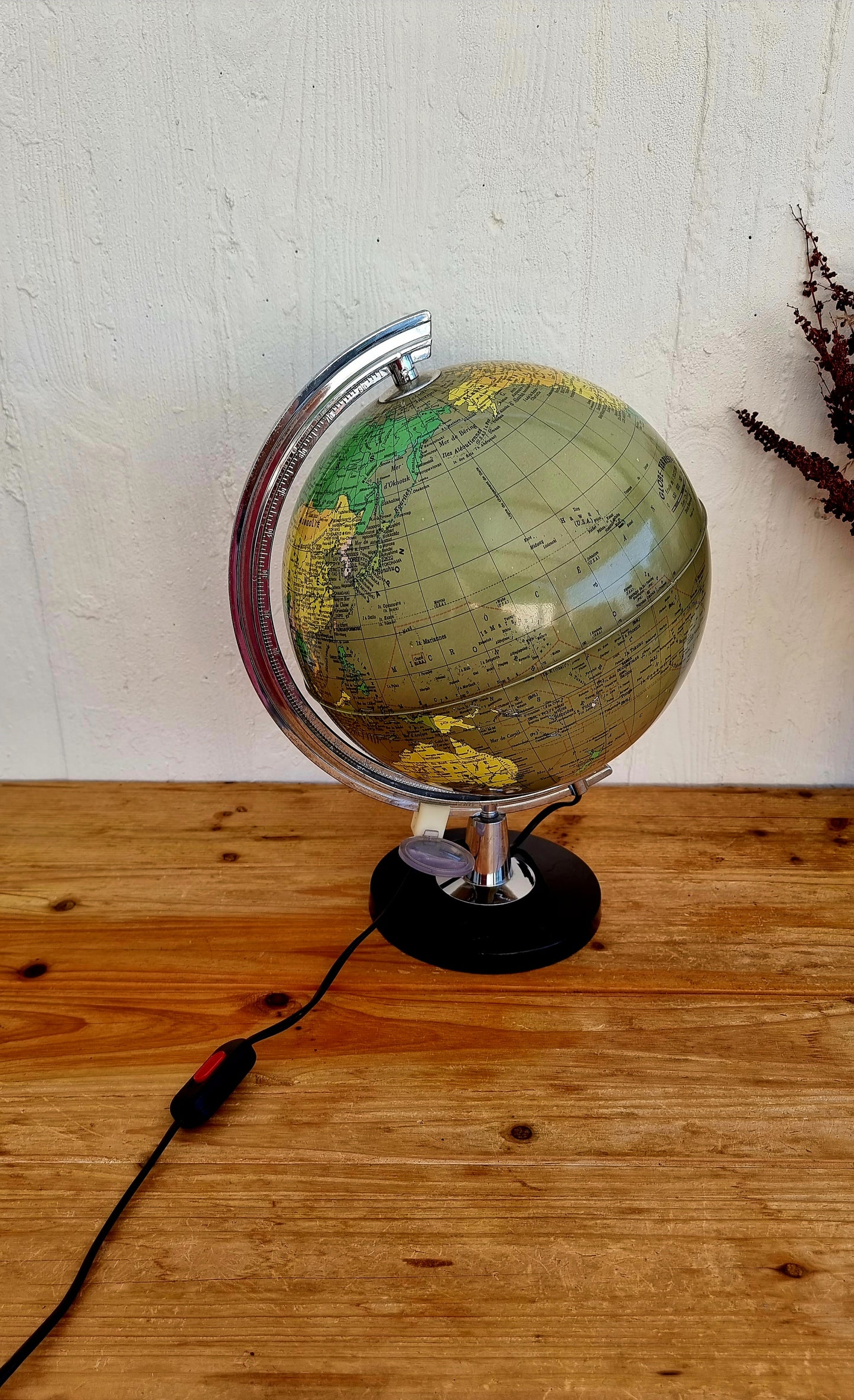 Ancien globe terrestre lumineux Tecnodidattica ligure modèle NPA 25 DL brocante en ligne les kitscheries