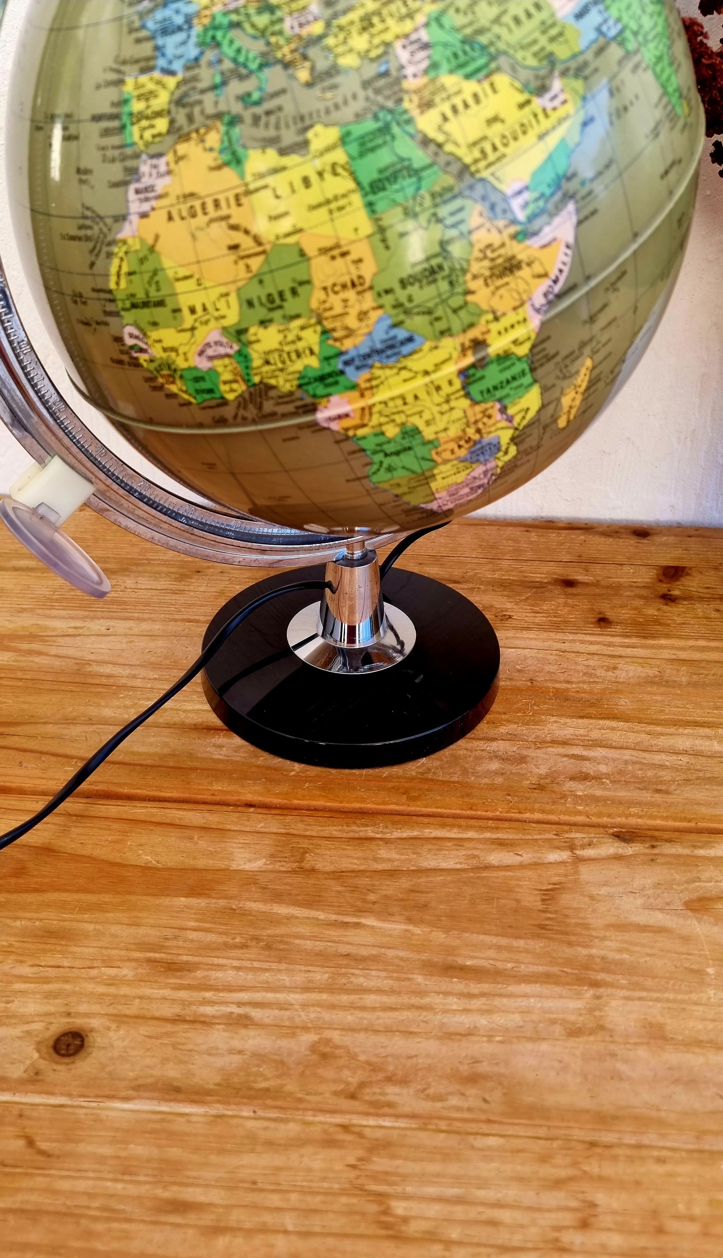 Ancien globe terrestre lumineux Tecnodidattica ligure modèle NPA 25 DL brocante en ligne les kitscheries