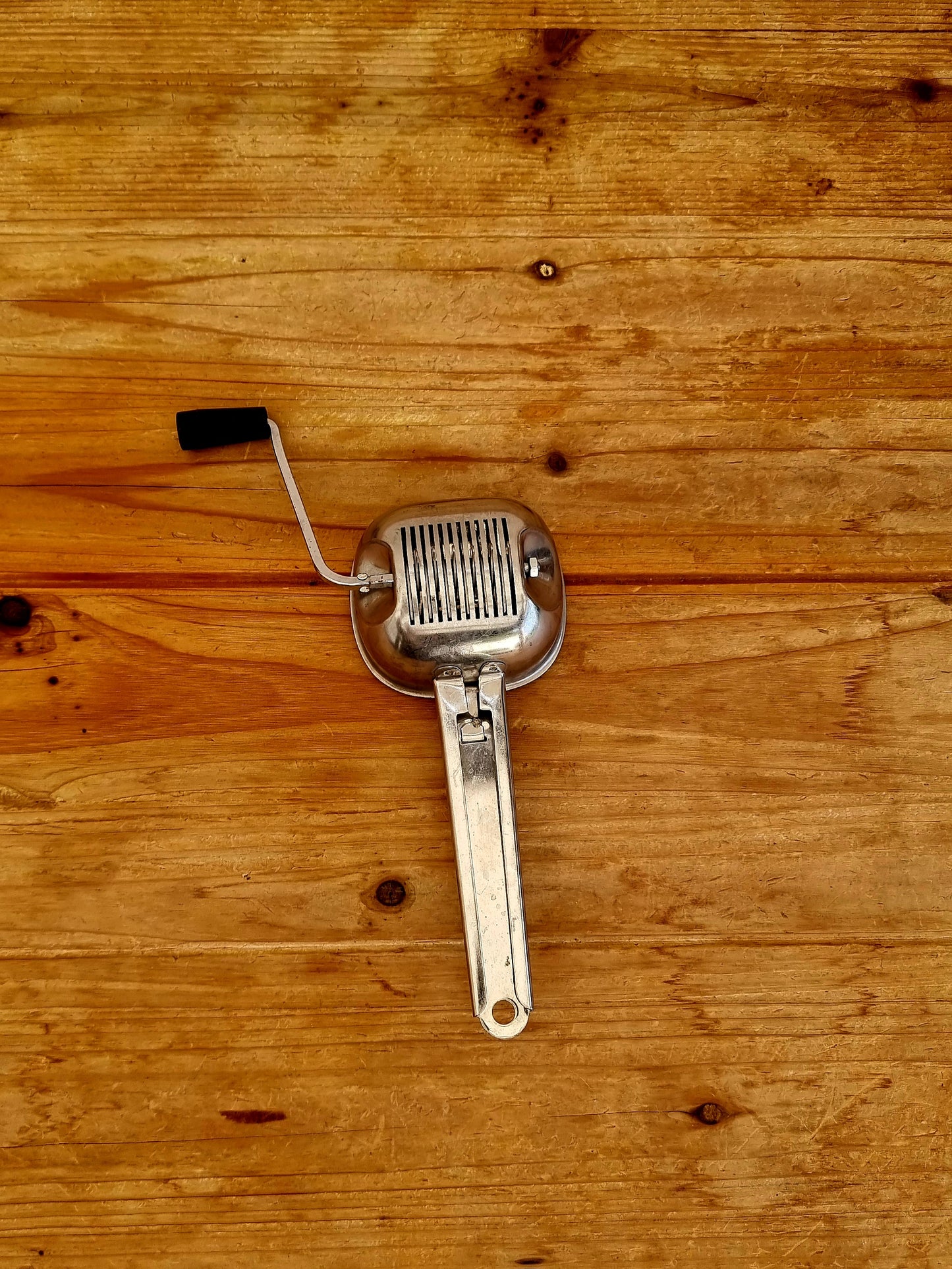 Hachoir manuel Triss vintage les kitscheries brocante en ligne inox persil ail