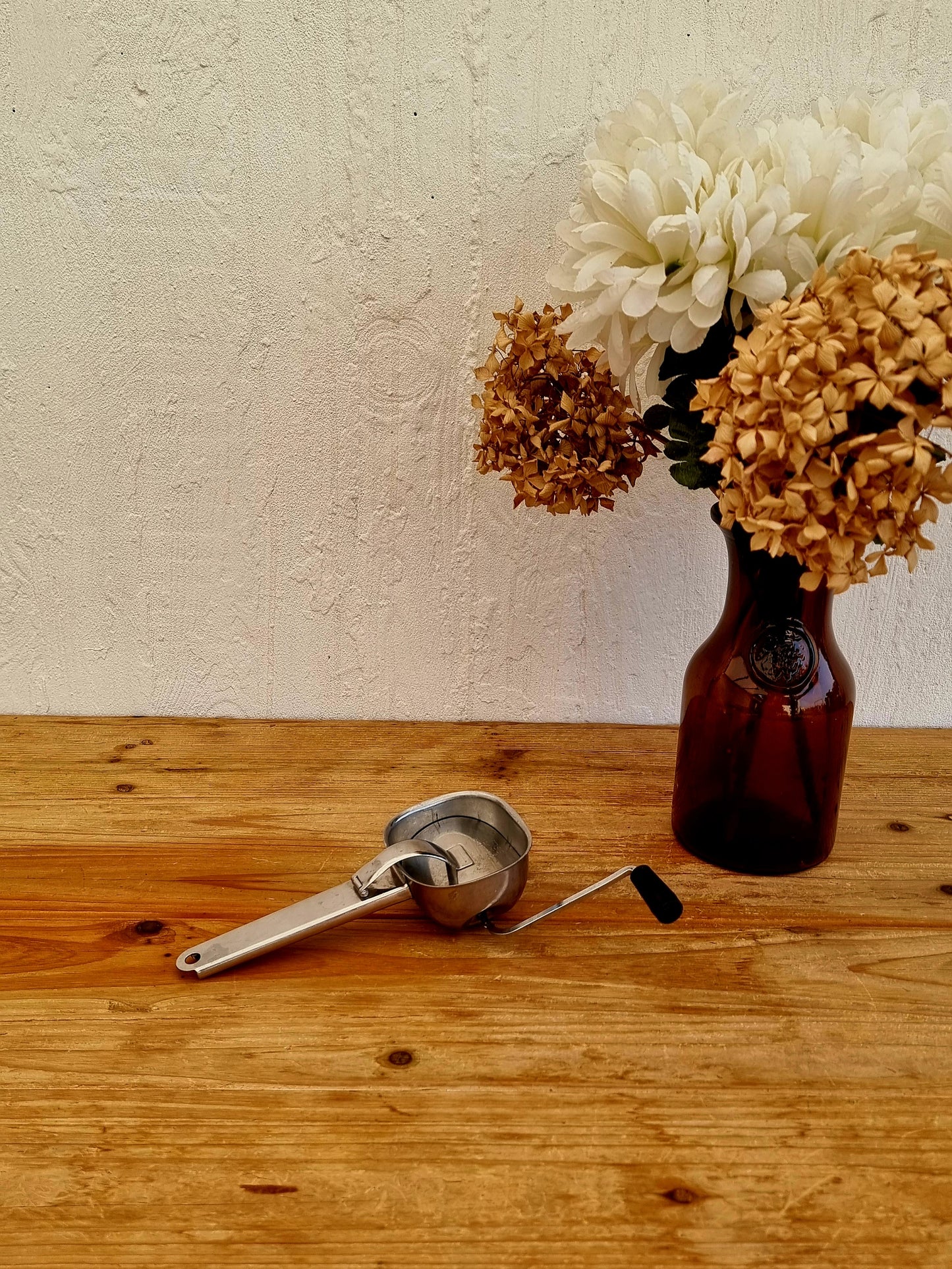 Hachoir manuel Triss vintage les kitscheries brocante en ligne inox persil ail