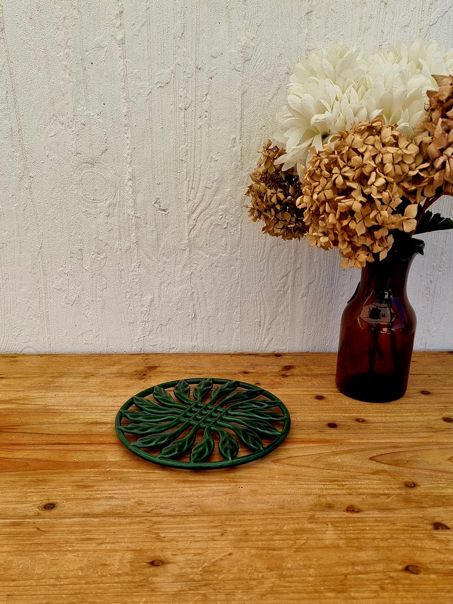 Dessous de plat en fonte Invicta vert les kitscheries brocante en ligne