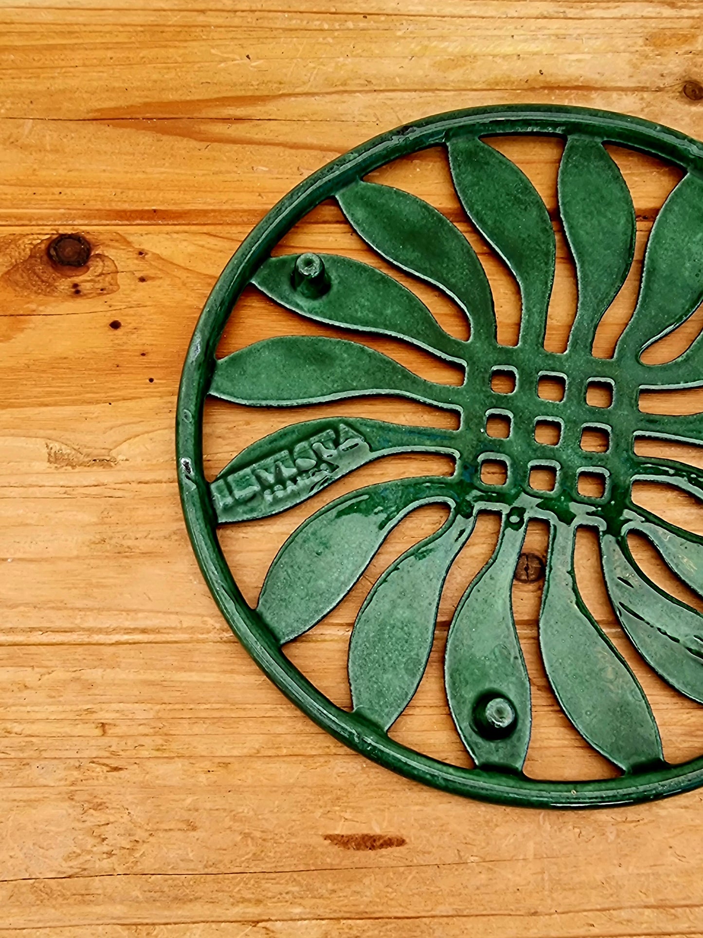 Dessous de plat en fonte Invicta vert les kitscheries brocante en ligne