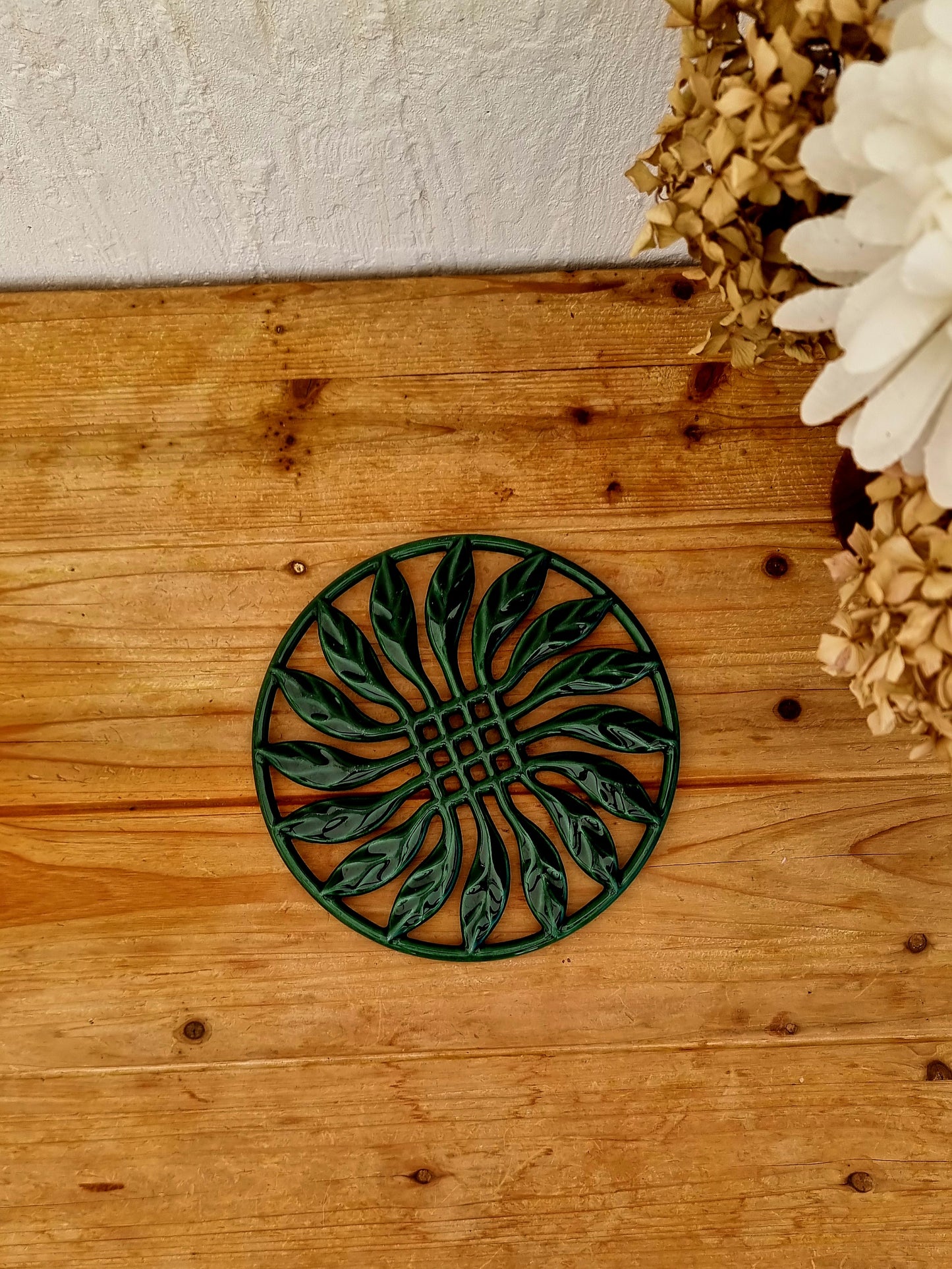 Dessous de plat en fonte Invicta vert les kitscheries brocante en ligne