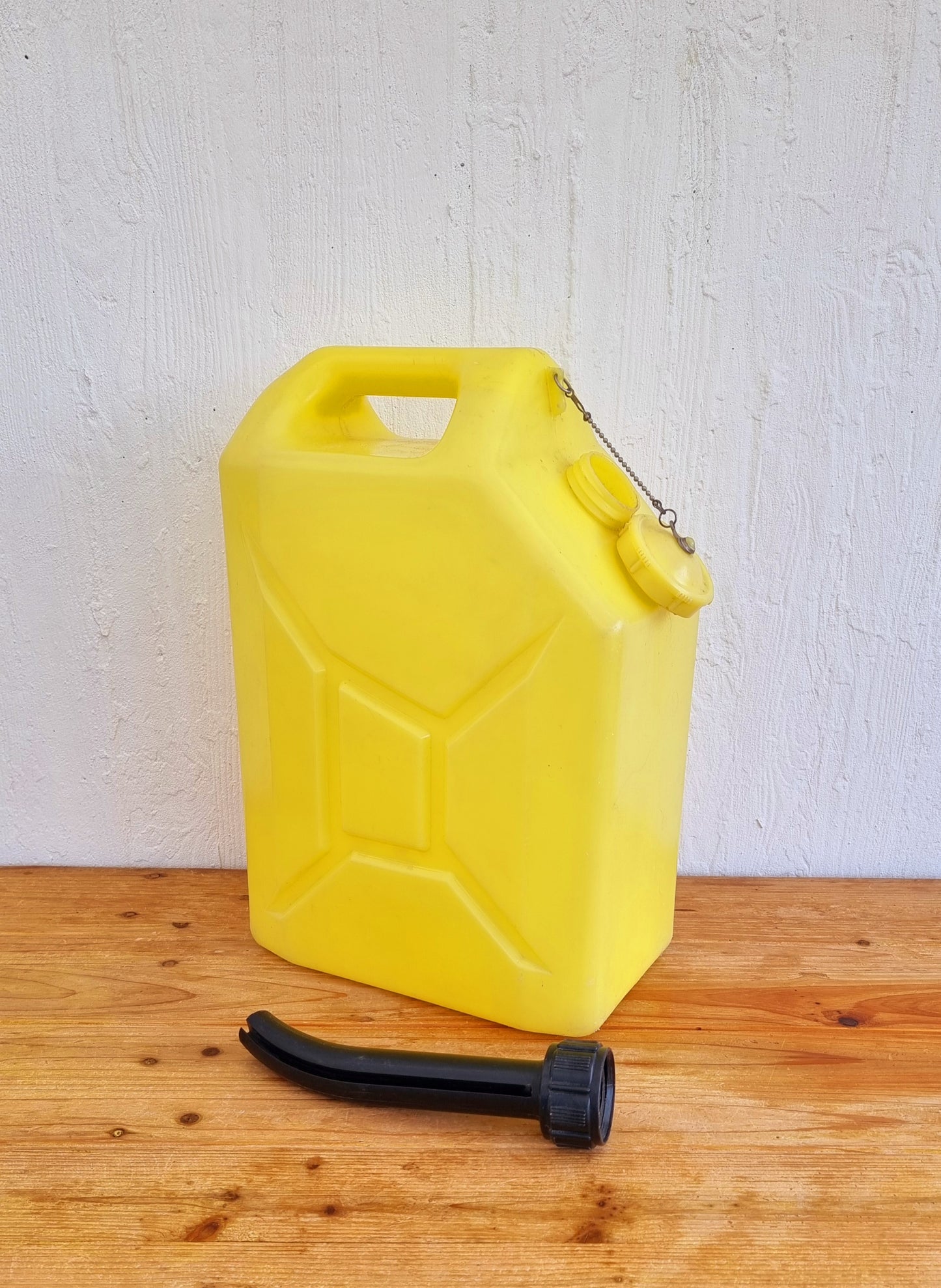Jerrican jaune Gilac 20 litres vintage les kitscheries brocante en ligne