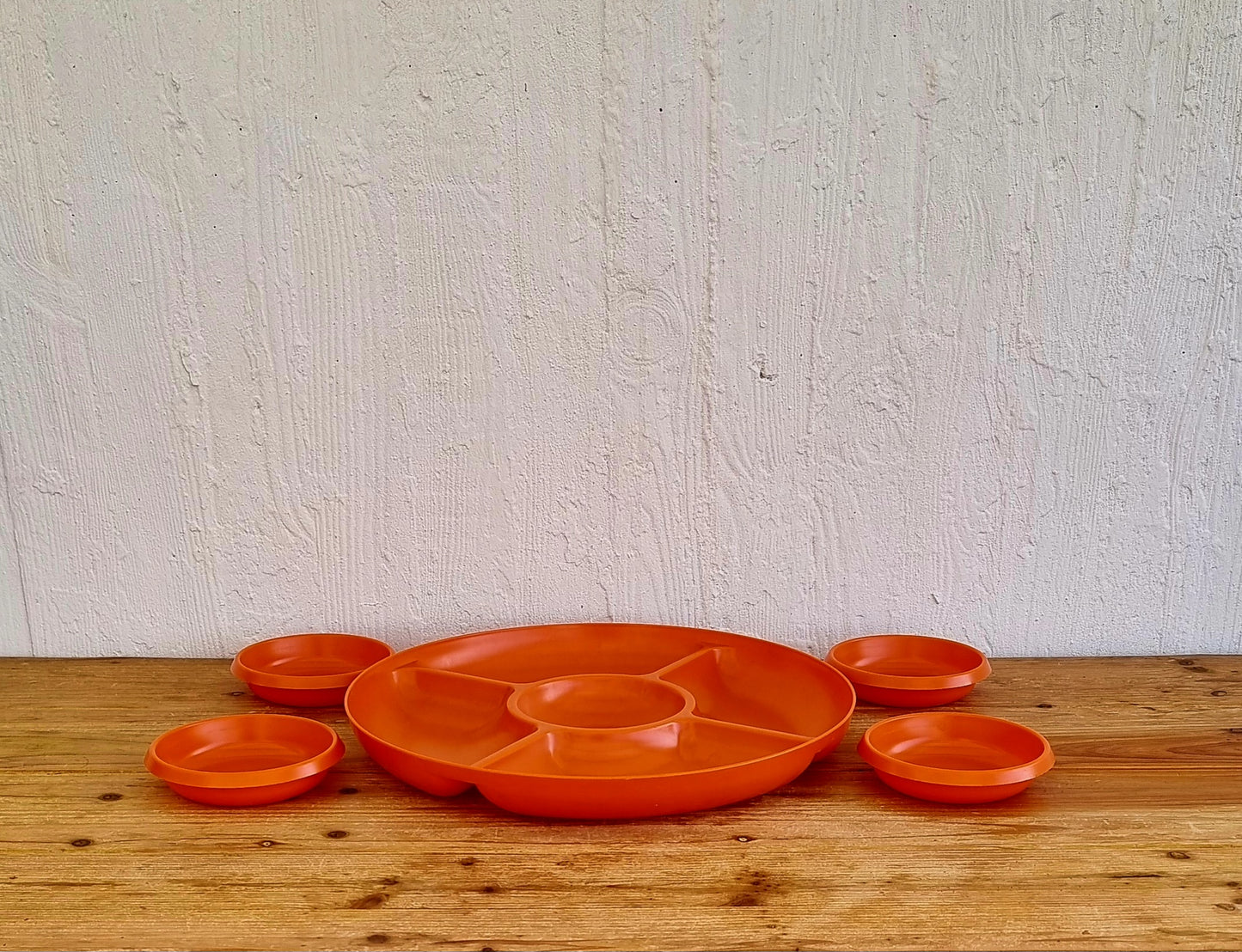 Plateau apéritif en plastique orange vintage les kitscheries brocante en ligne