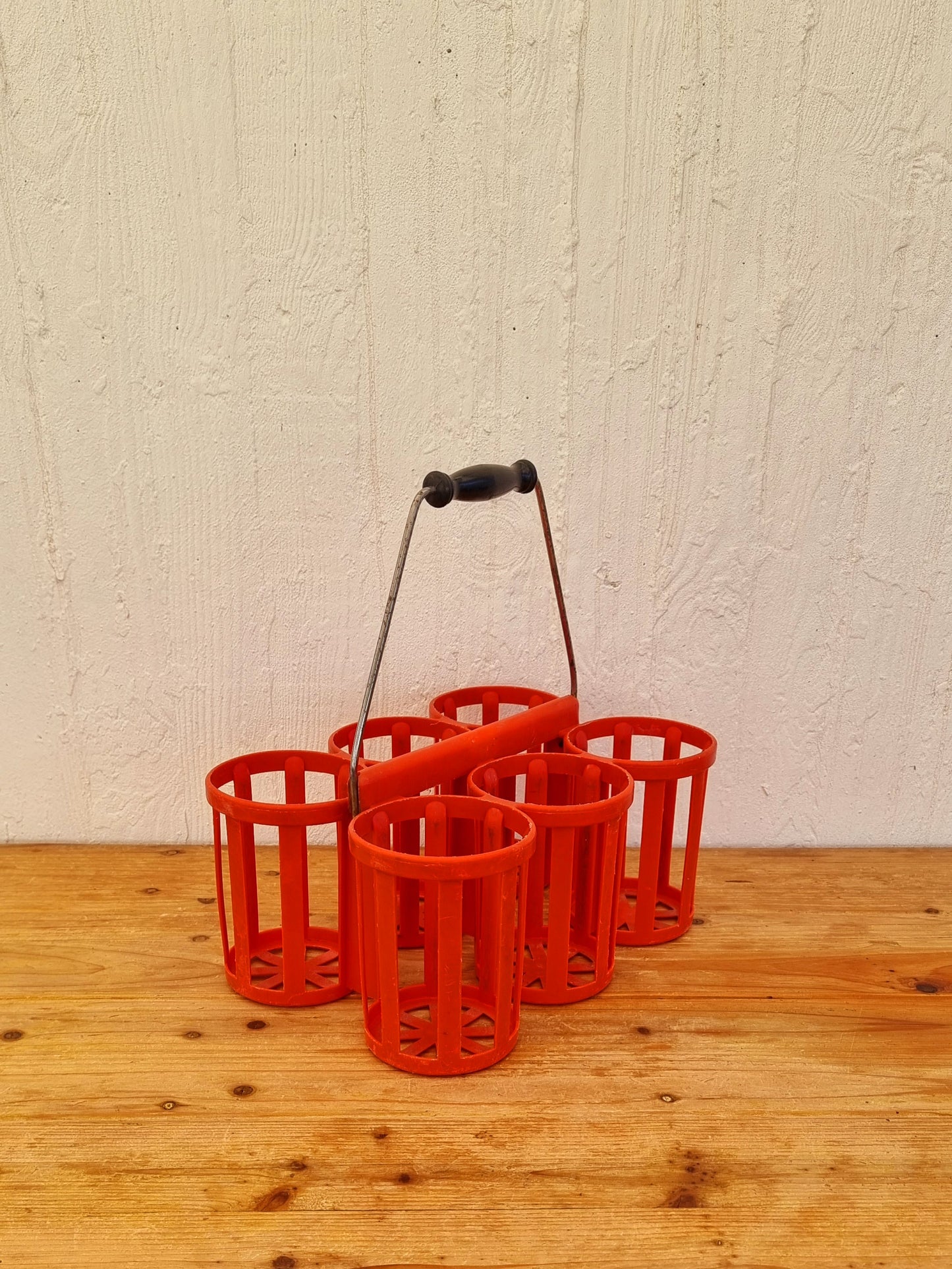 Porte-bouteilles en plastique orange 60's les kitscheries brocante en ligne