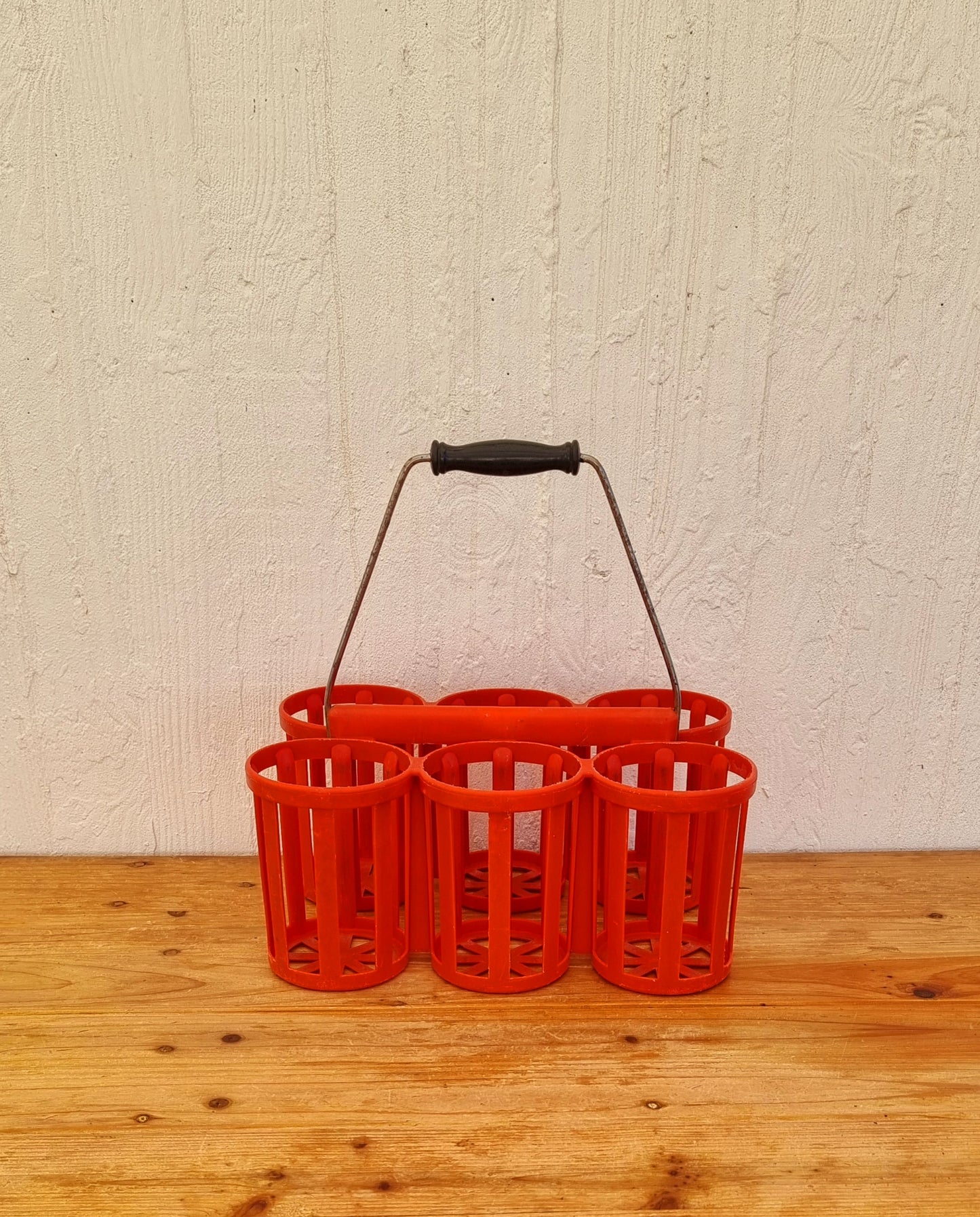 Porte-bouteilles en plastique orange 60's les kitscheries brocante en ligne