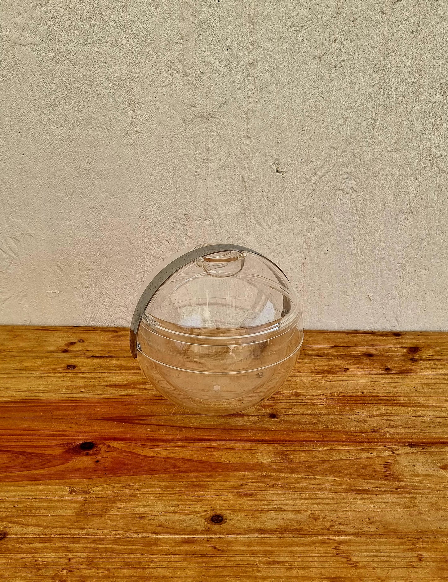 Seau à glaçons Guzzini des années 70 rond transparent les kitscheries brocante en ligne
