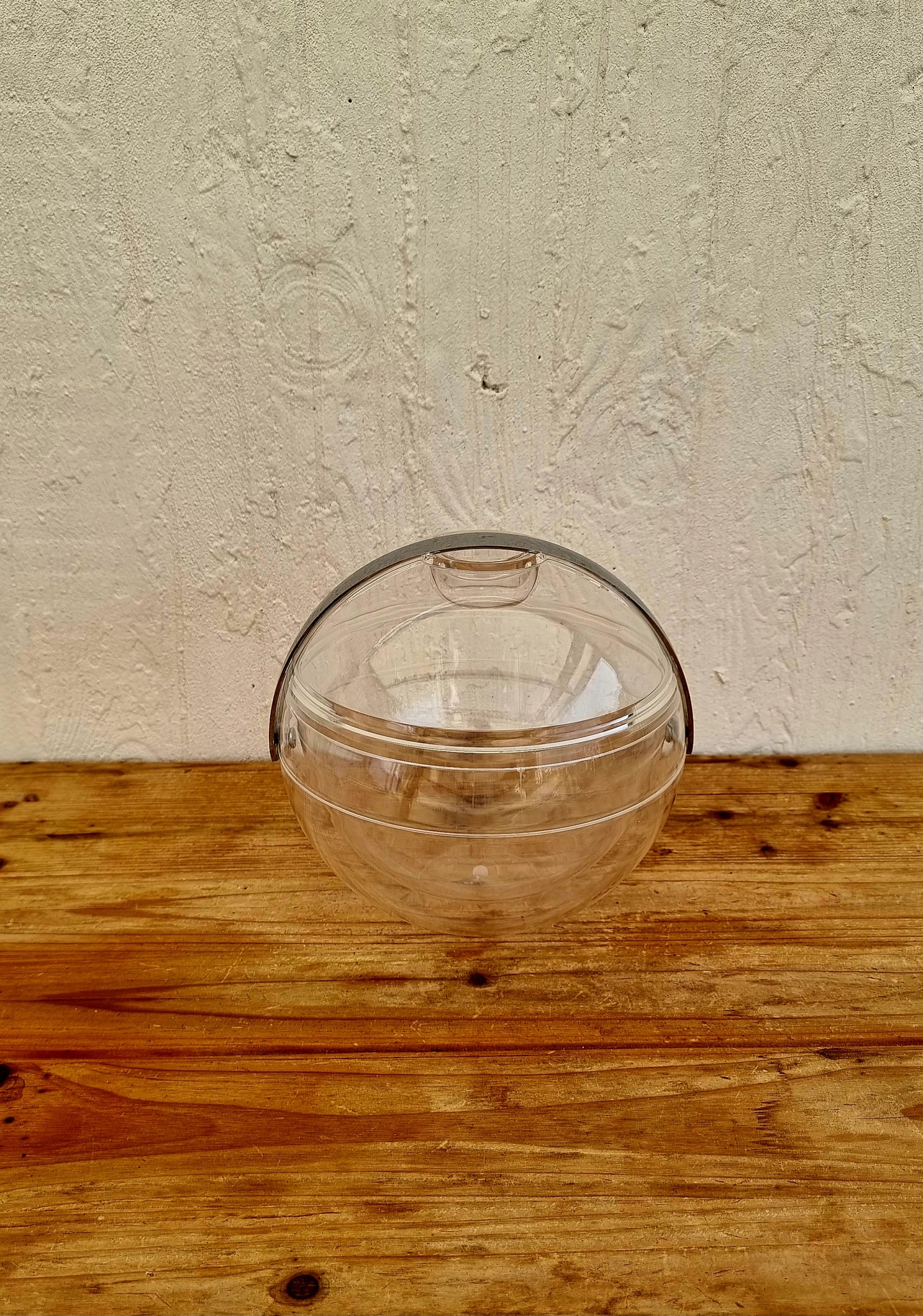 Seau à glaçons Guzzini des années 70 rond transparent les kitscheries brocante en ligne