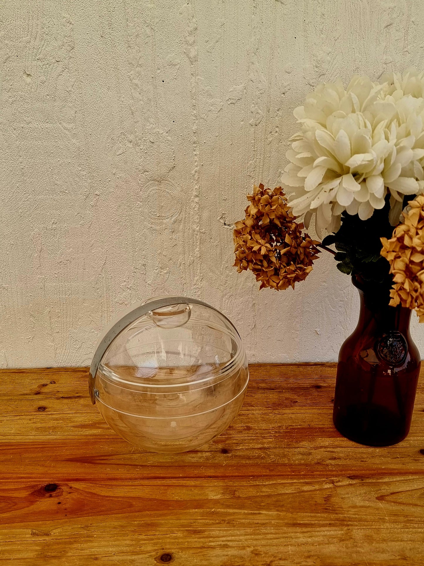 Seau à glaçons Guzzini des années 70 rond transparent les kitscheries brocante en ligne