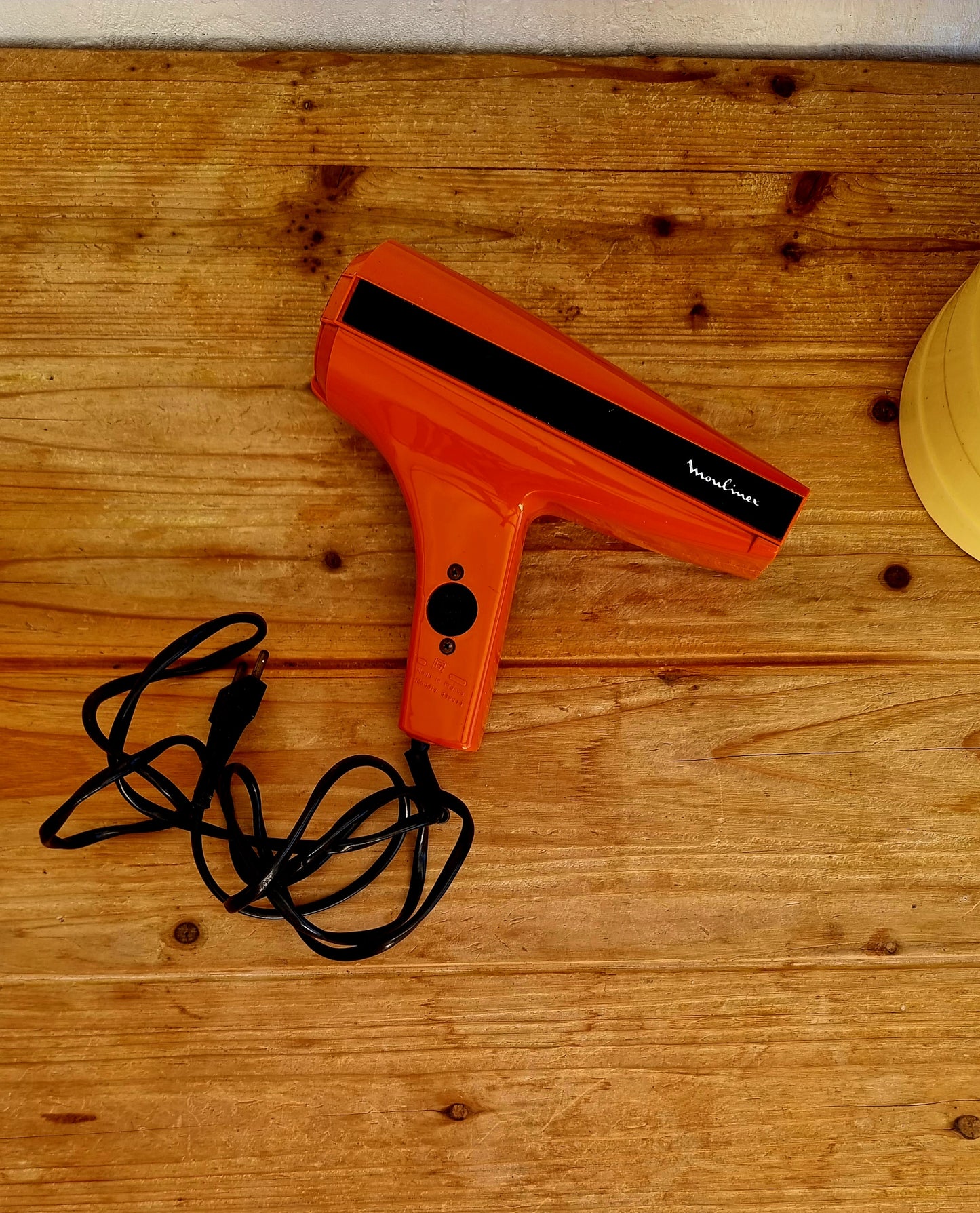 Sèche-cheveux Moulinex orange vintage les kitscheries brocante en ligne