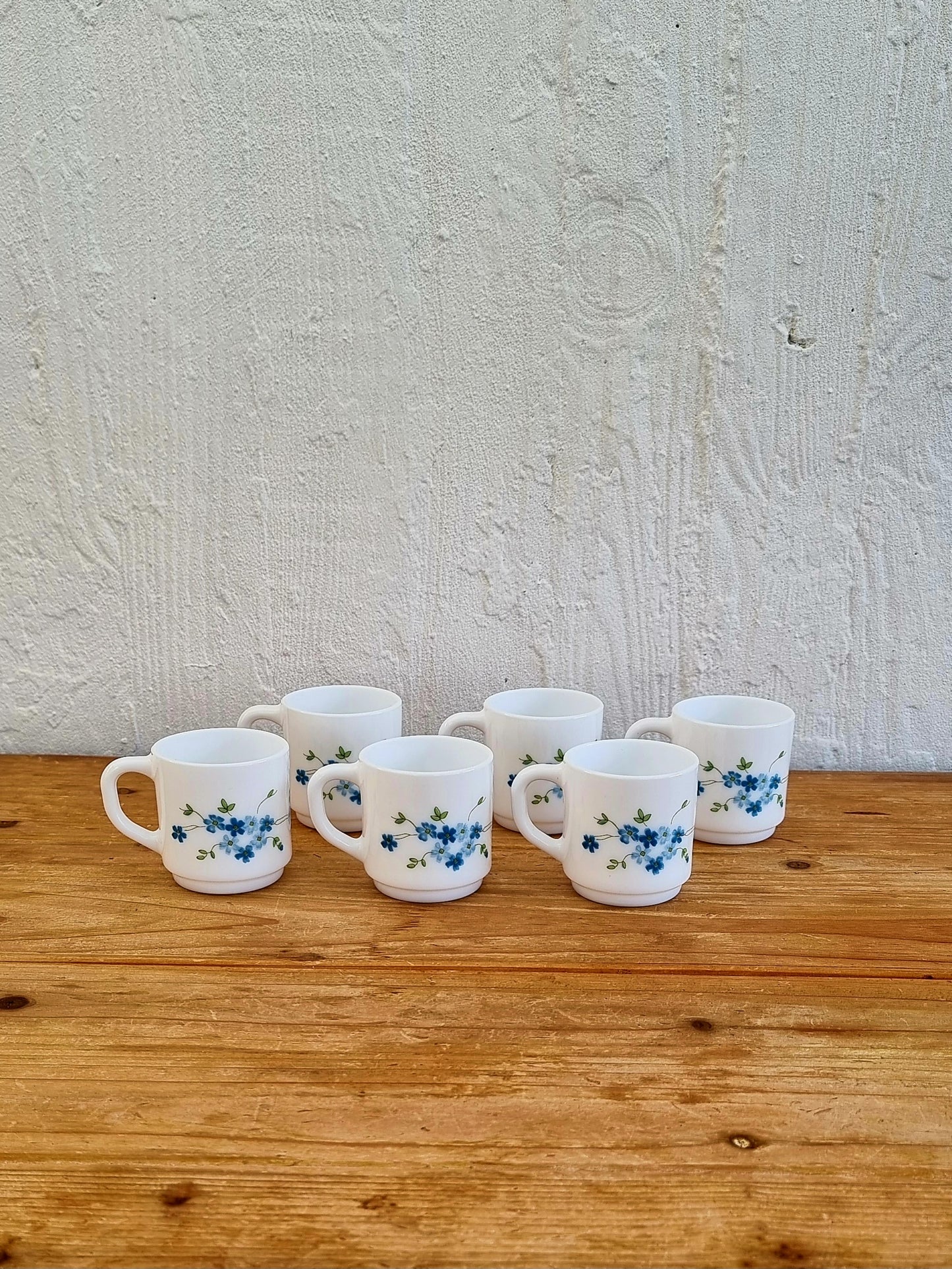 Lot de 6 tasses Arcopal modèle Myosotis les kitscheries brocante en ligne