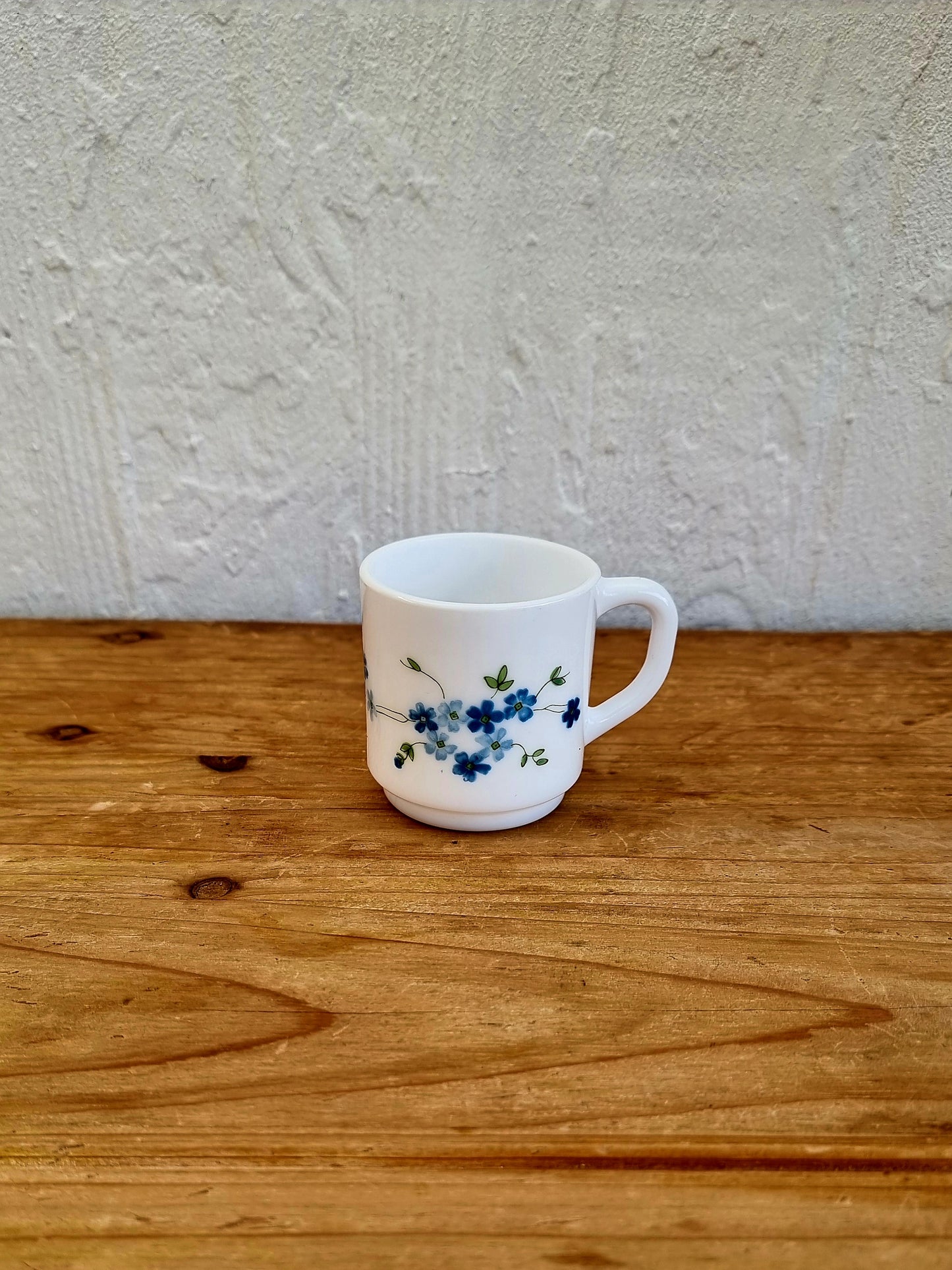 Lot de 6 tasses Arcopal modèle Myosotis les kitscheries brocante en ligne
