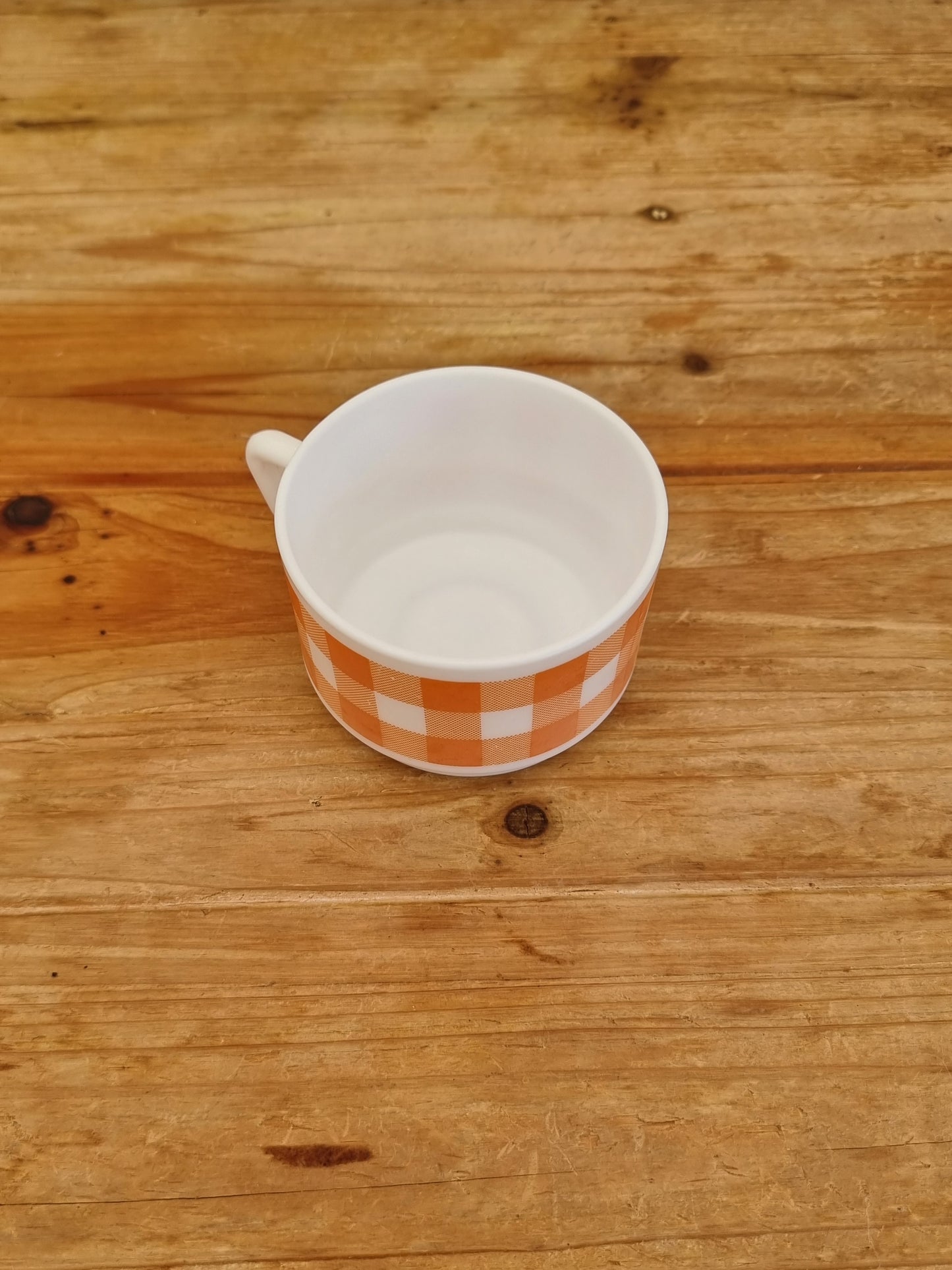 Tasse Arcopal modèle Vichy carreaux orange les kitscheries brocante en ligne