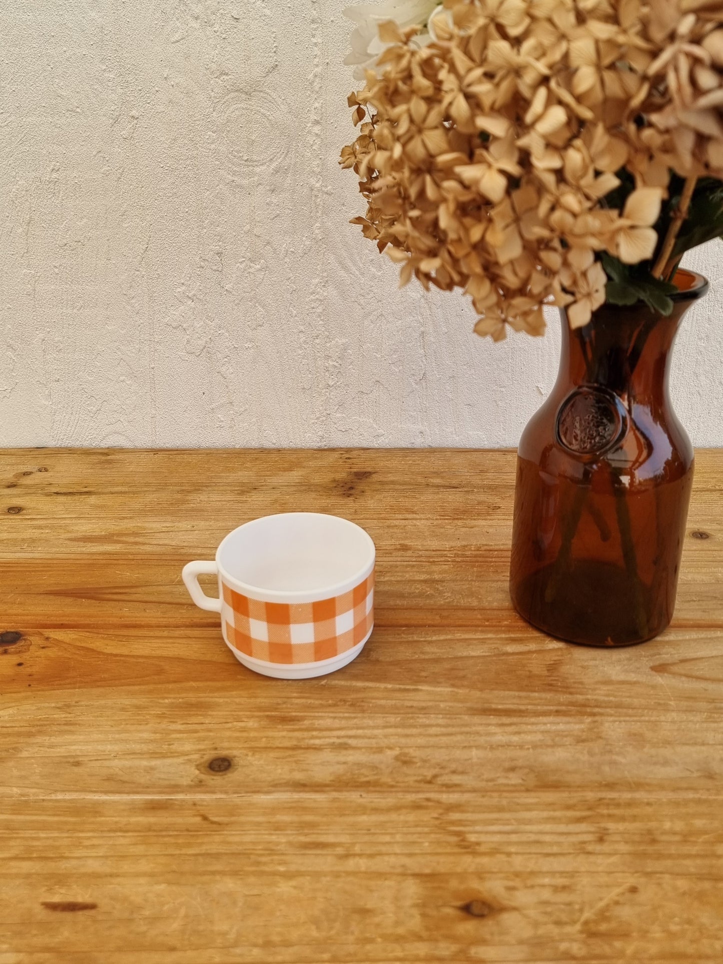 Tasse Arcopal modèle Vichy carreaux orange les kitscheries brocante en ligne