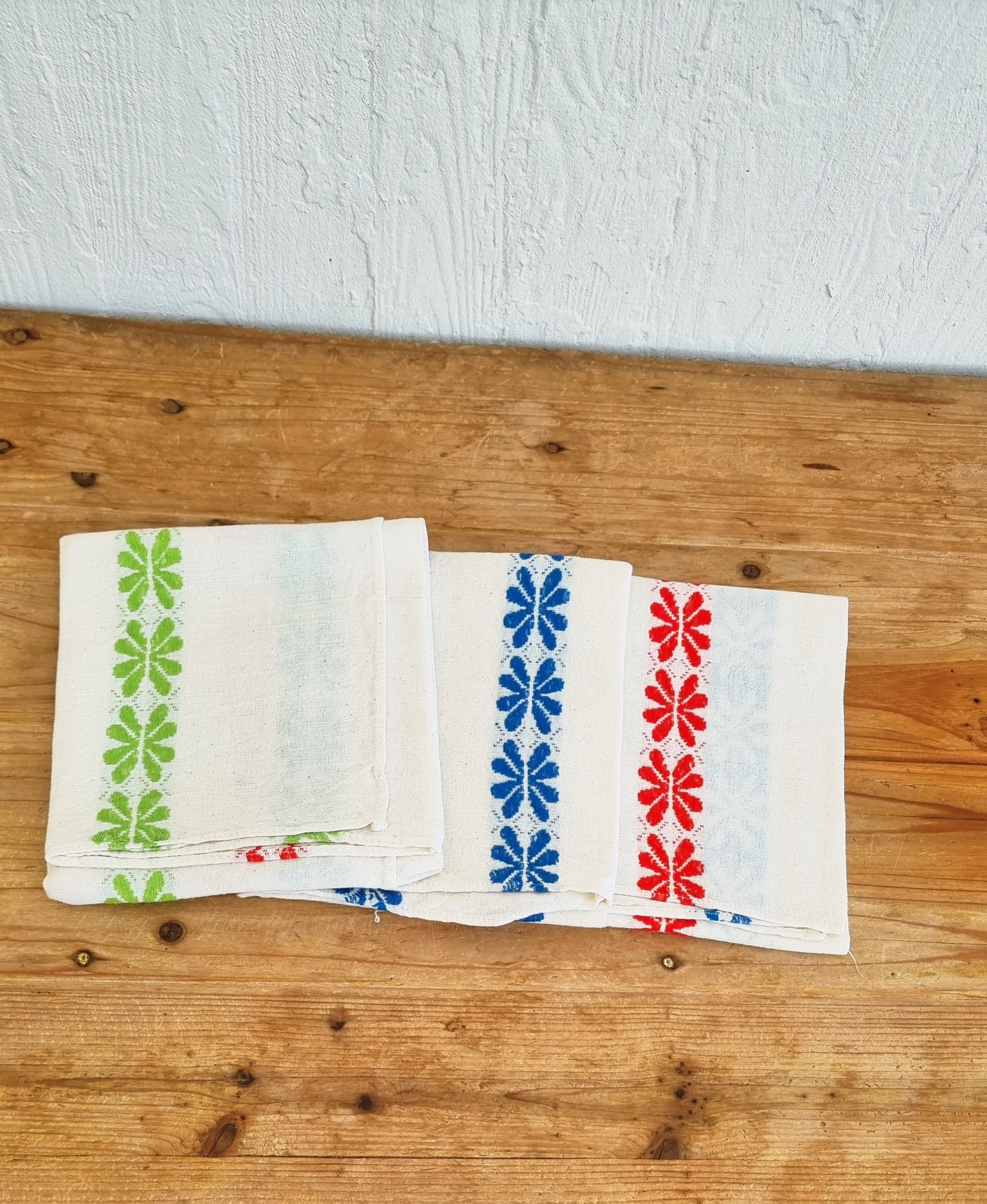 Lot de 3 torchons vintage en lin avec motifs fleuris bleu rouge et vert