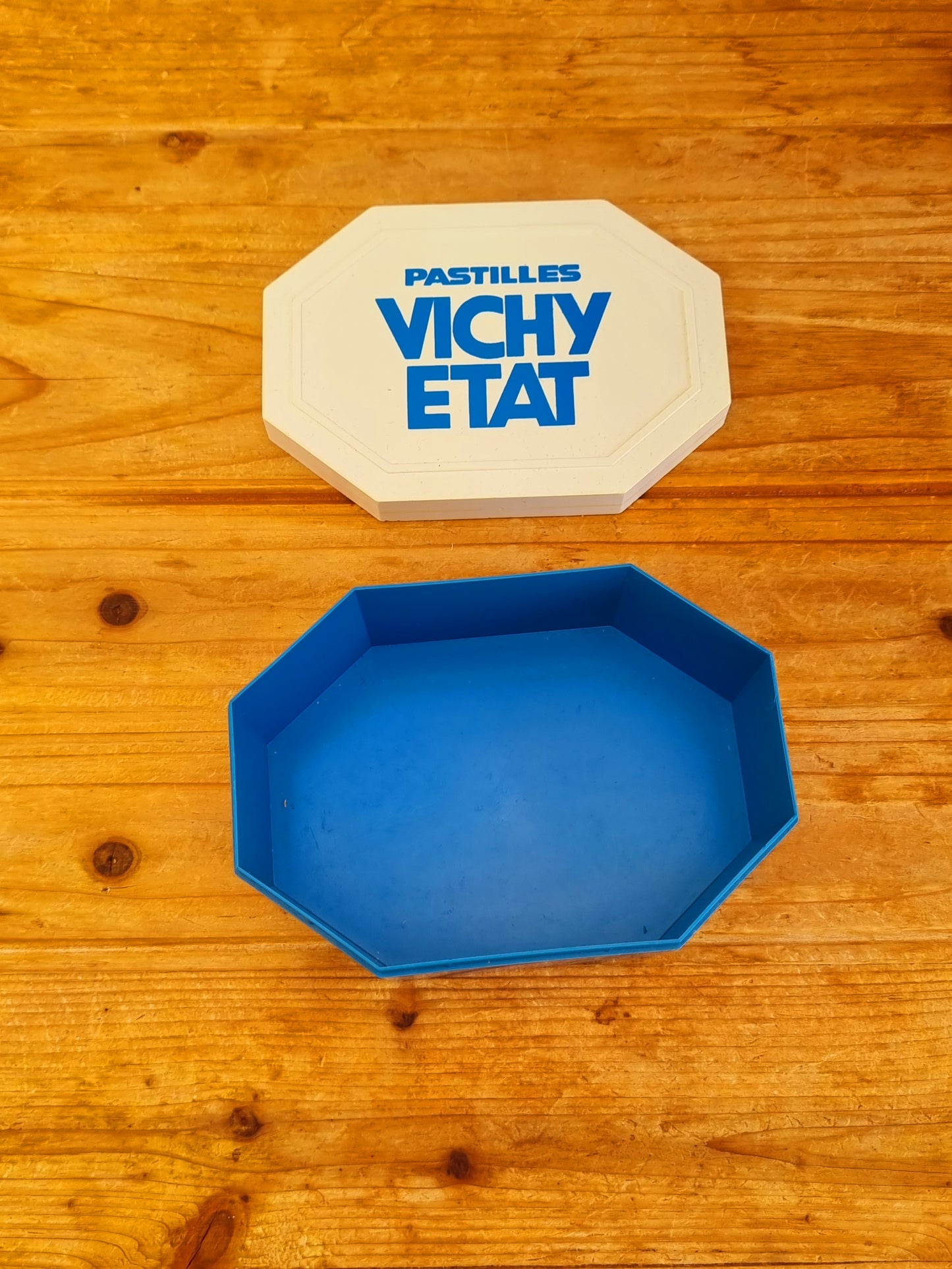 Boîte à pastilles Vichy vintage les kitscheries brocante en ligne