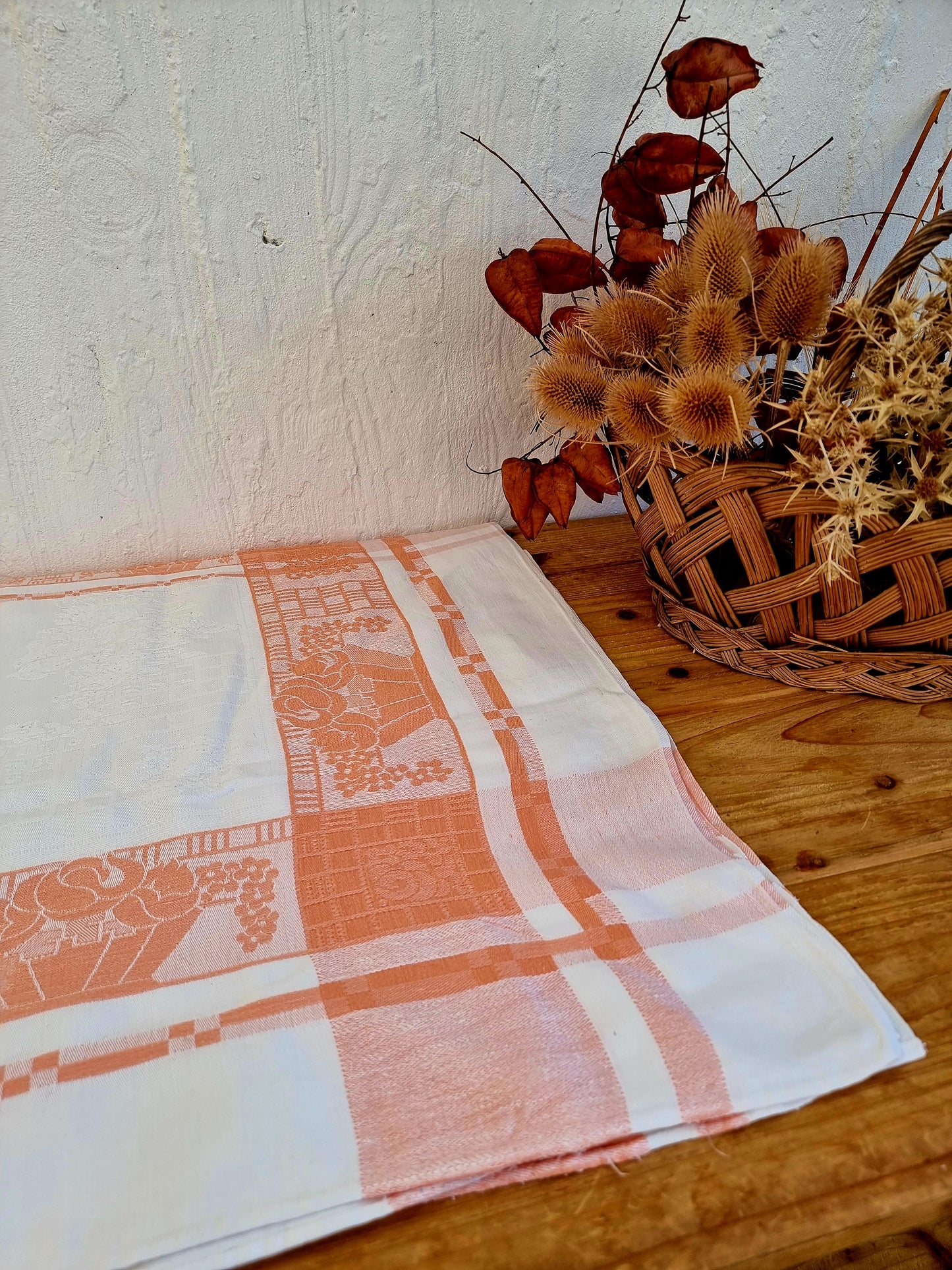 Nappe ancienne damassée orange et blanche les kitscheries