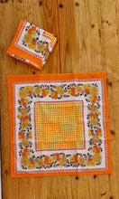 Charger l&#39;image dans la galerie, Lot de 5 serviettes de table seventies orange les kitscheries brocante en ligne
