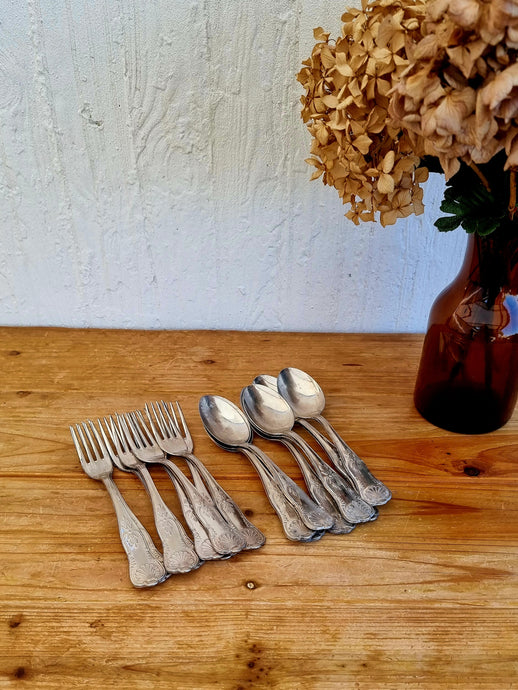 Lot de 16 couverts en métal argenté vintage style rocaille les kitscheries brocante en ligne